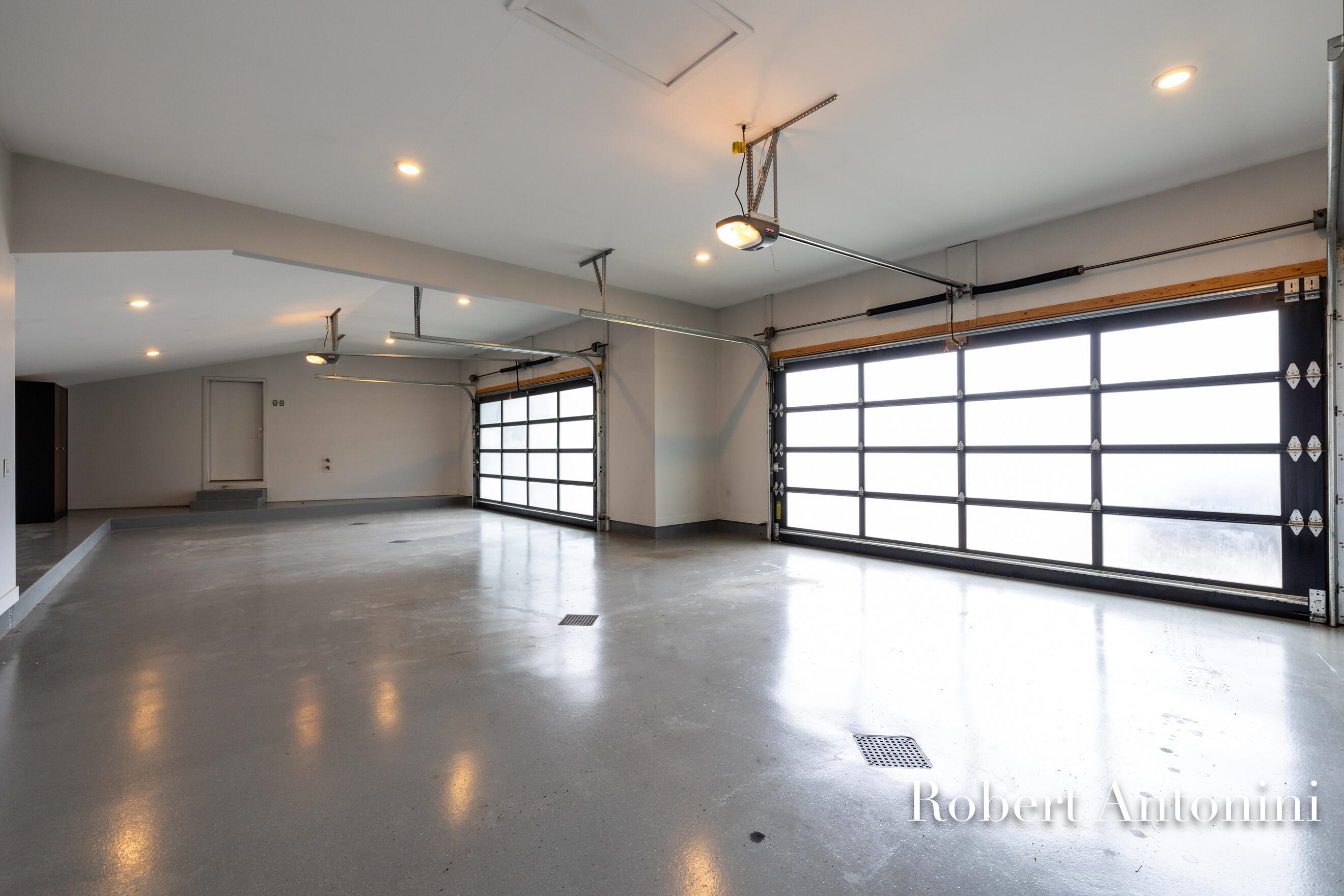 850 Skyevale Drive Ne Property Photo 6