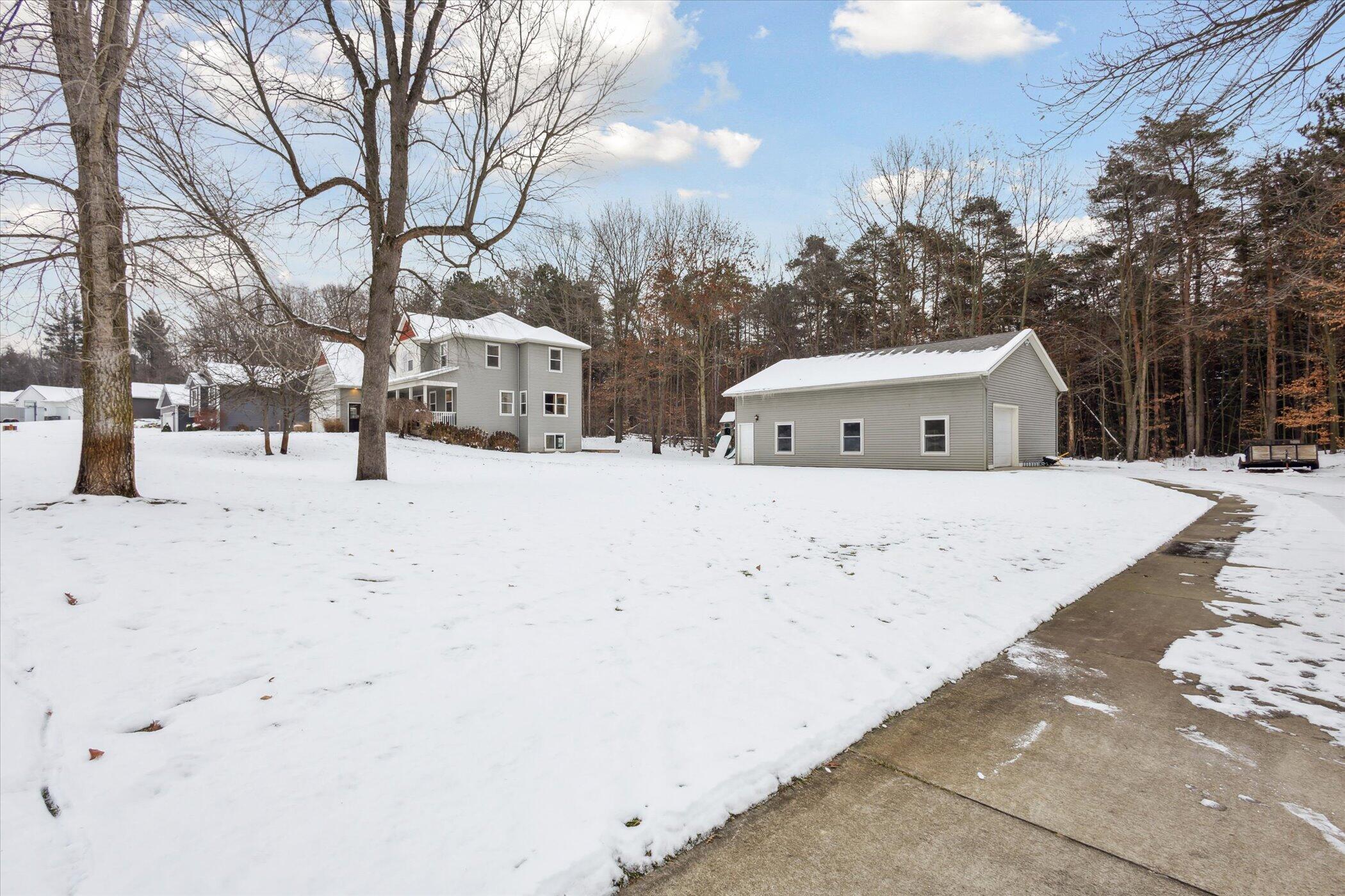 4077 Ronalds Road Property Photo 2