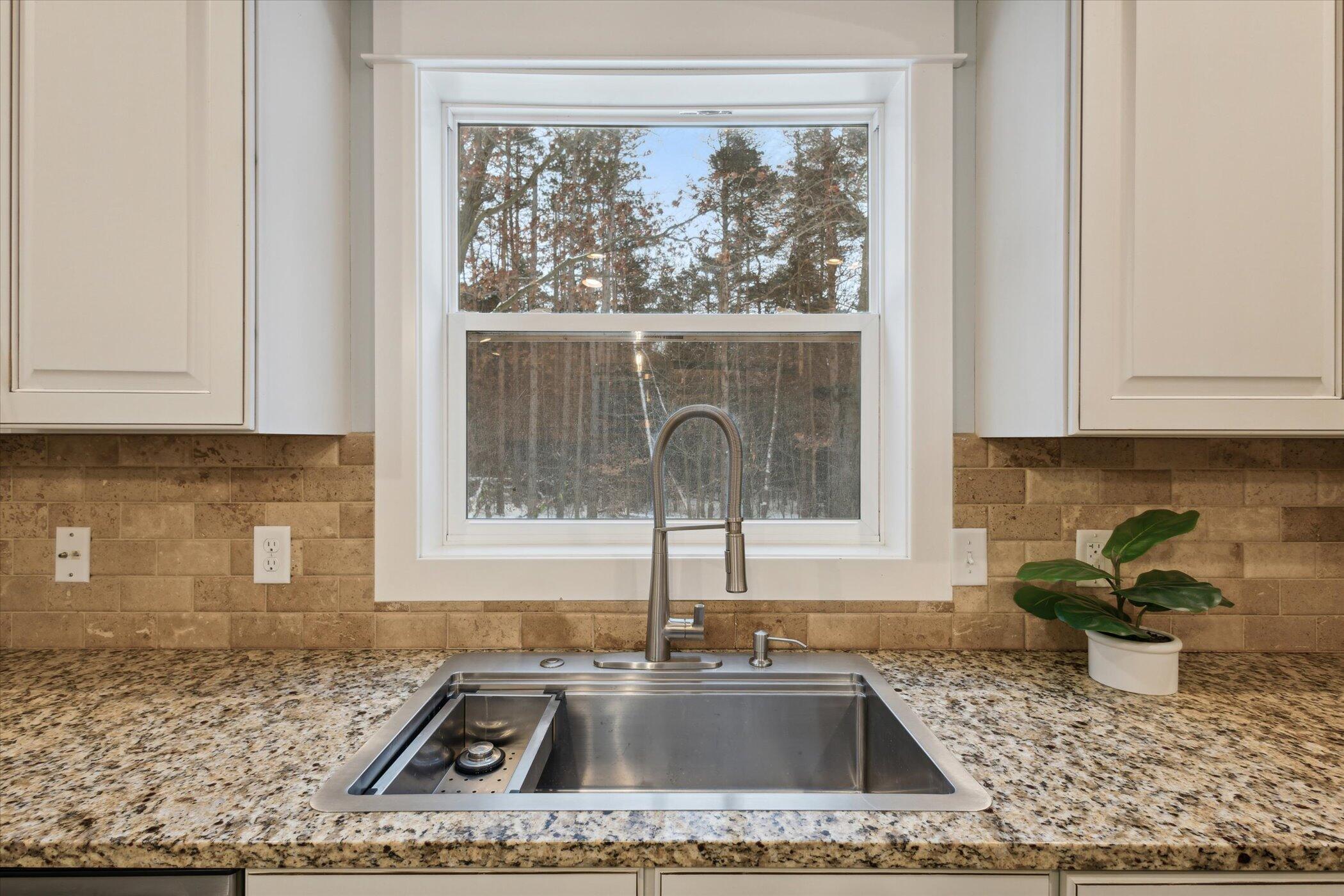 4077 Ronalds Road Property Photo 11