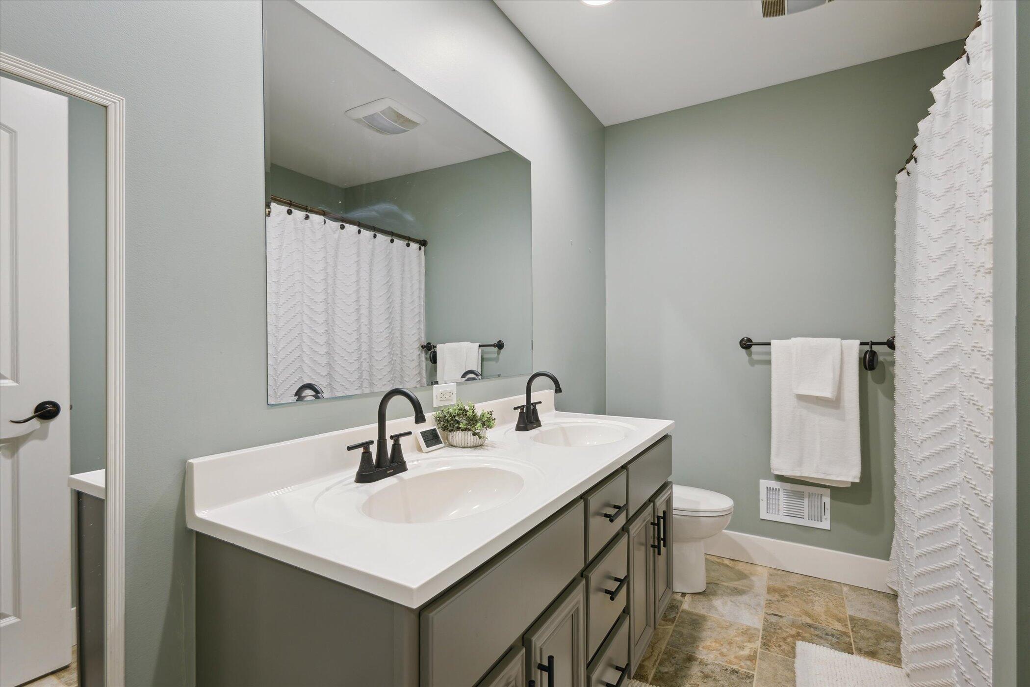 4077 Ronalds Road Property Photo 25