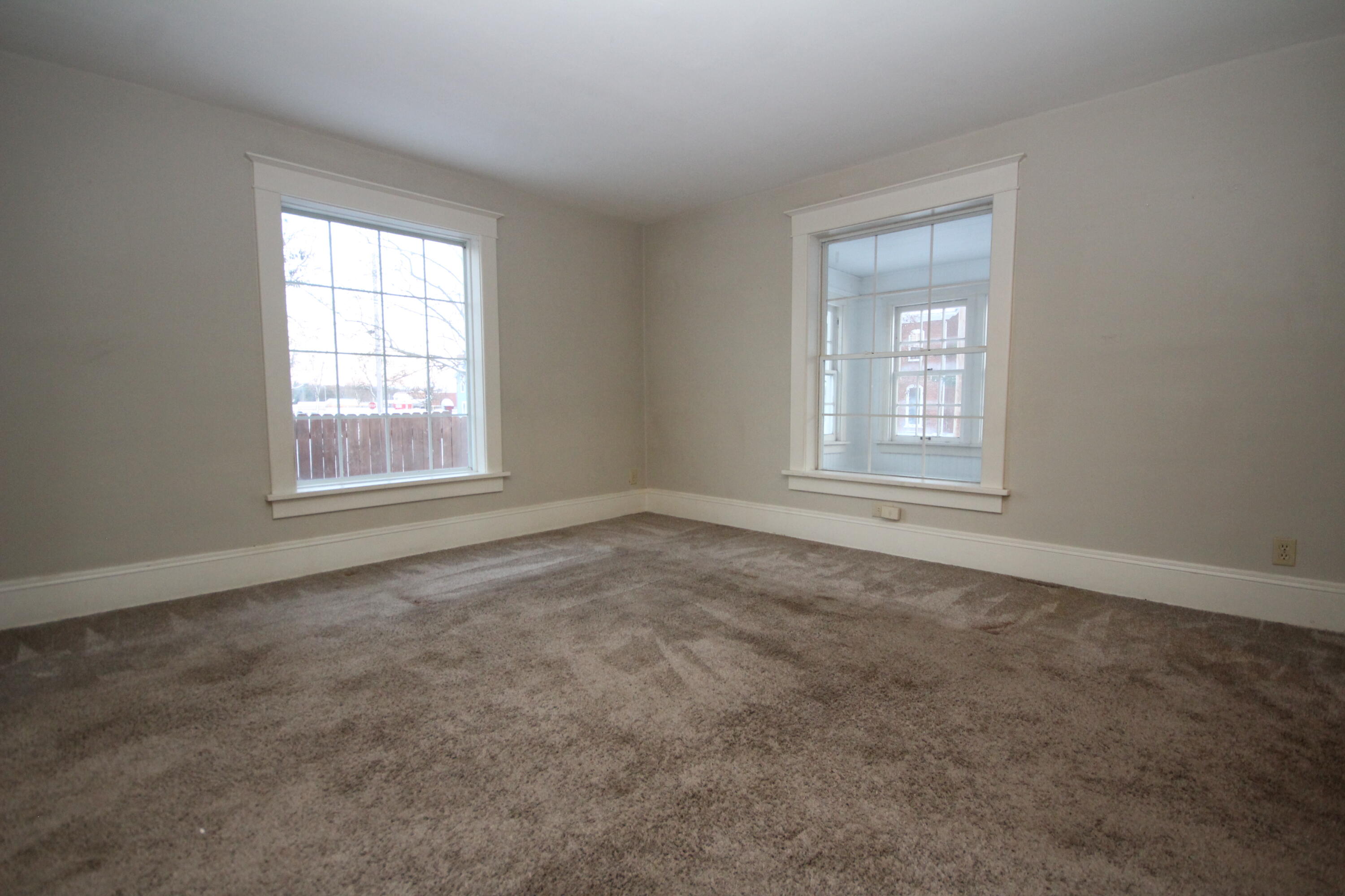 107 E Maple Street Property Photo 5