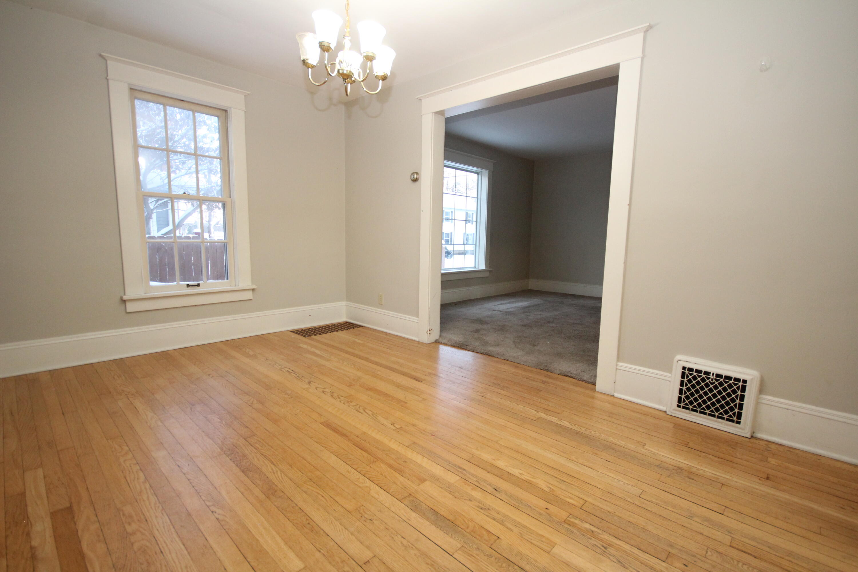 107 E Maple Street Property Photo 6