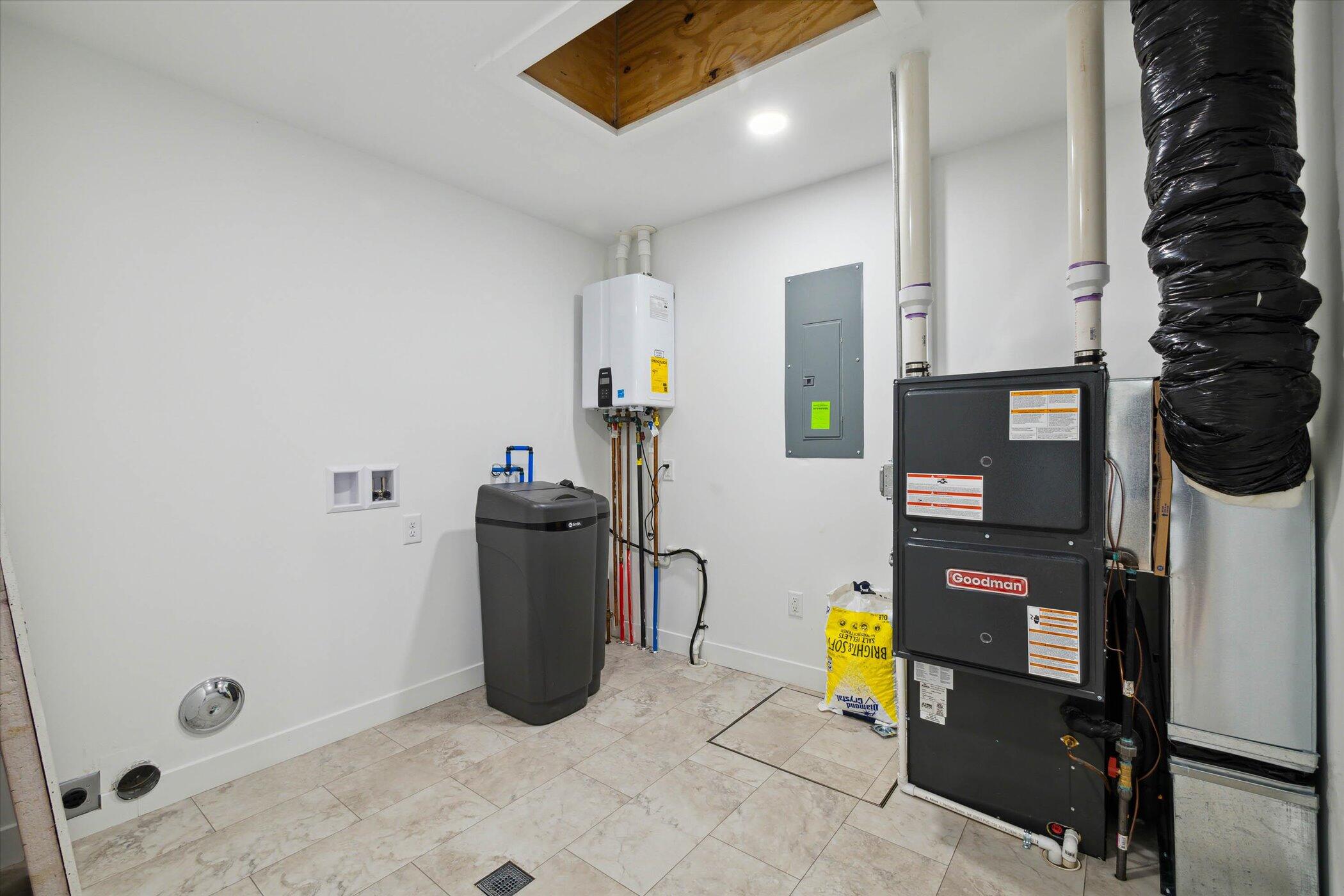 330 Canfield Street Property Photo 27