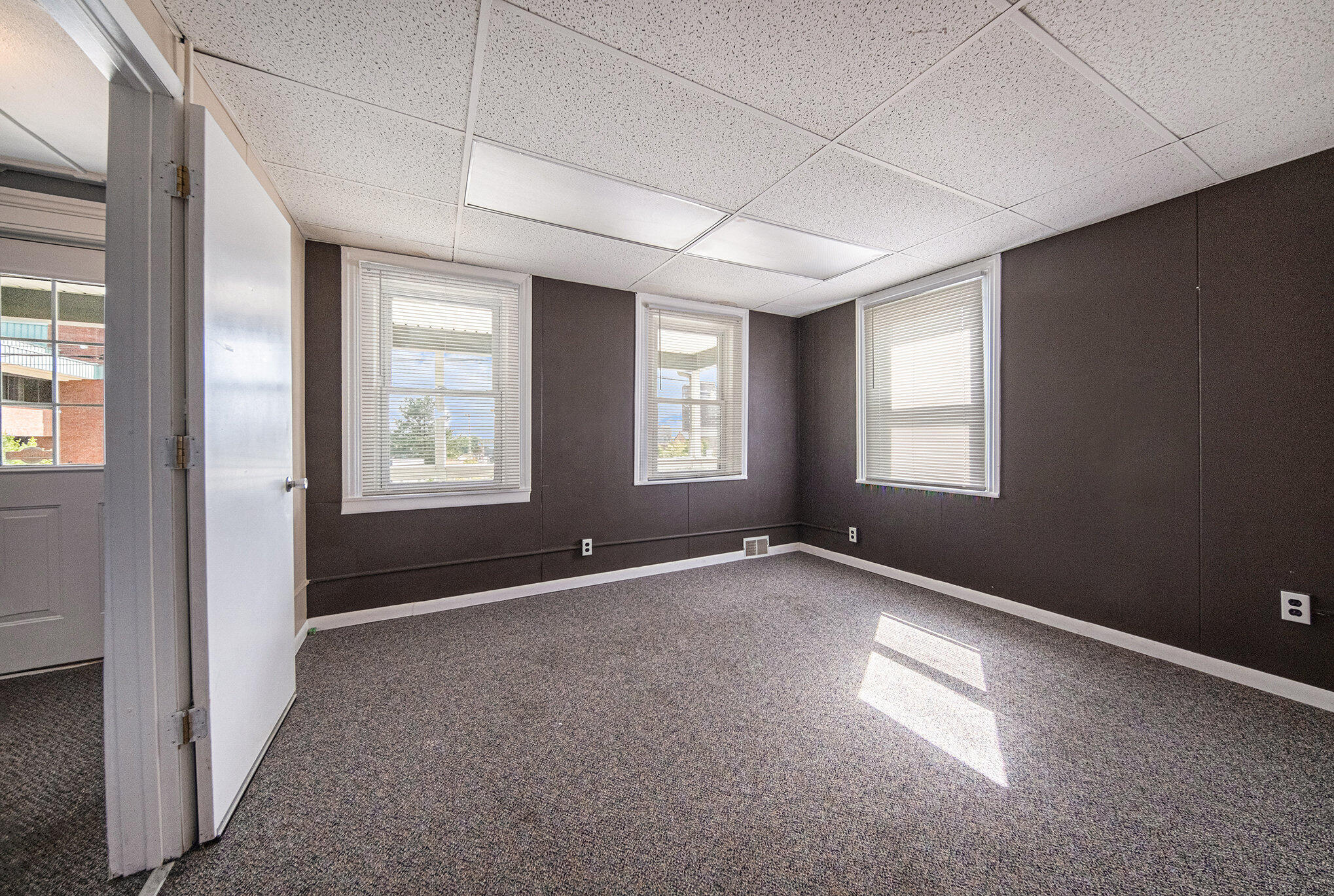 302 N Blackstone Street Property Photo 4