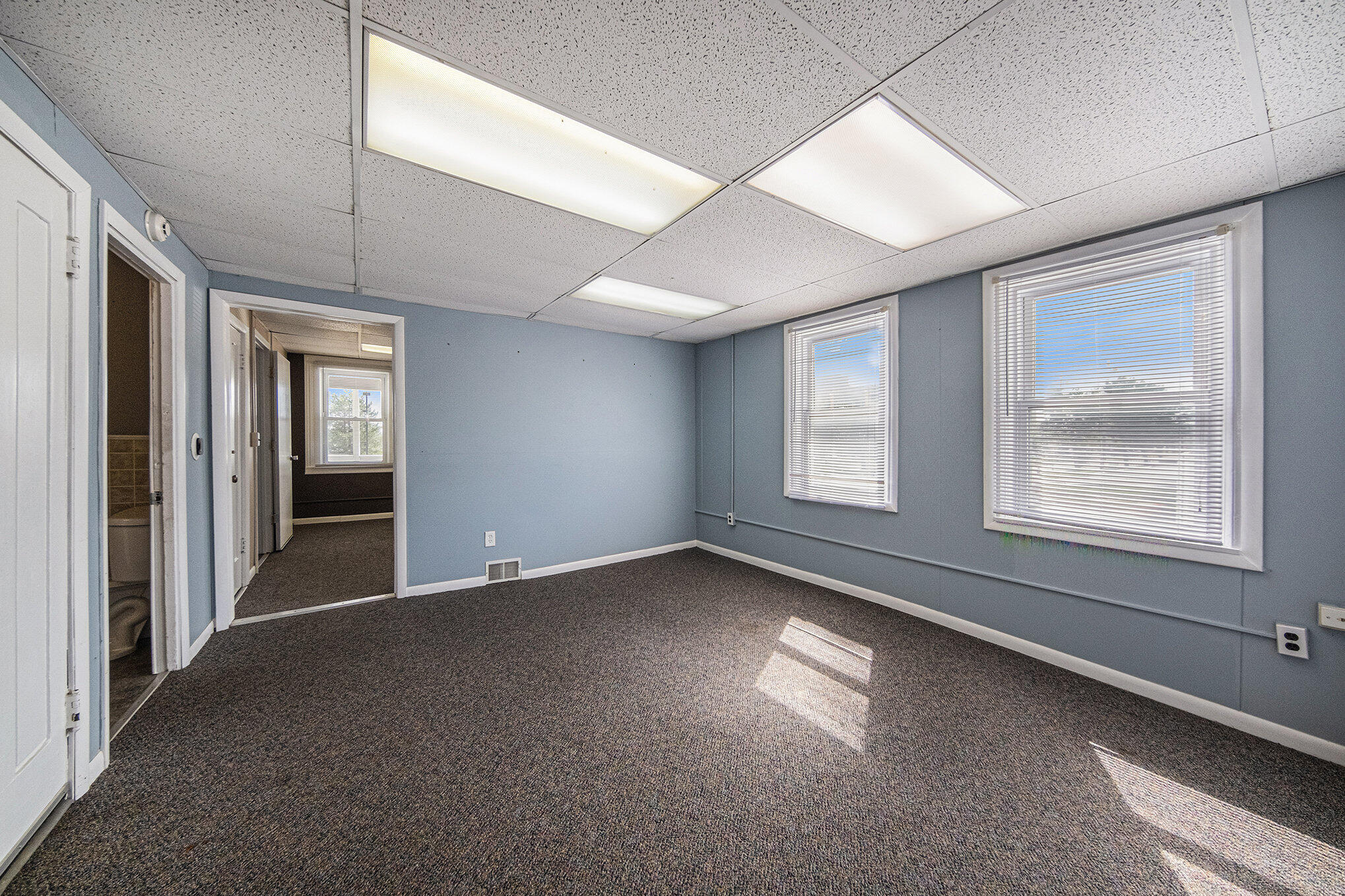 302 N Blackstone Street Property Photo 5
