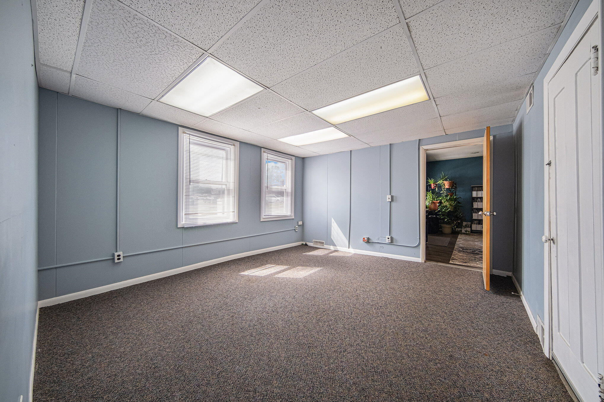 302 N Blackstone Street Property Photo 6