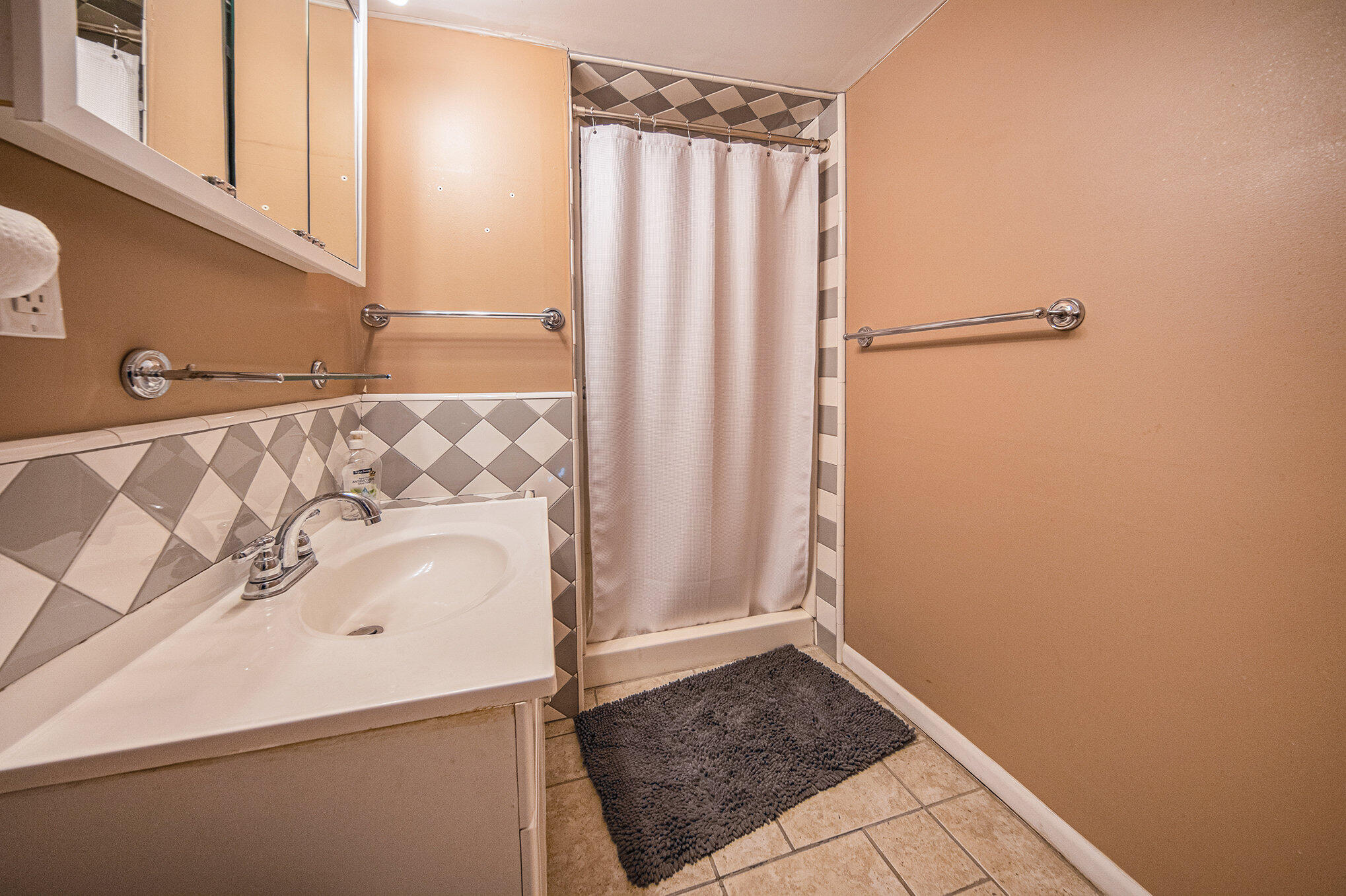 302 N Blackstone Street Property Photo 10