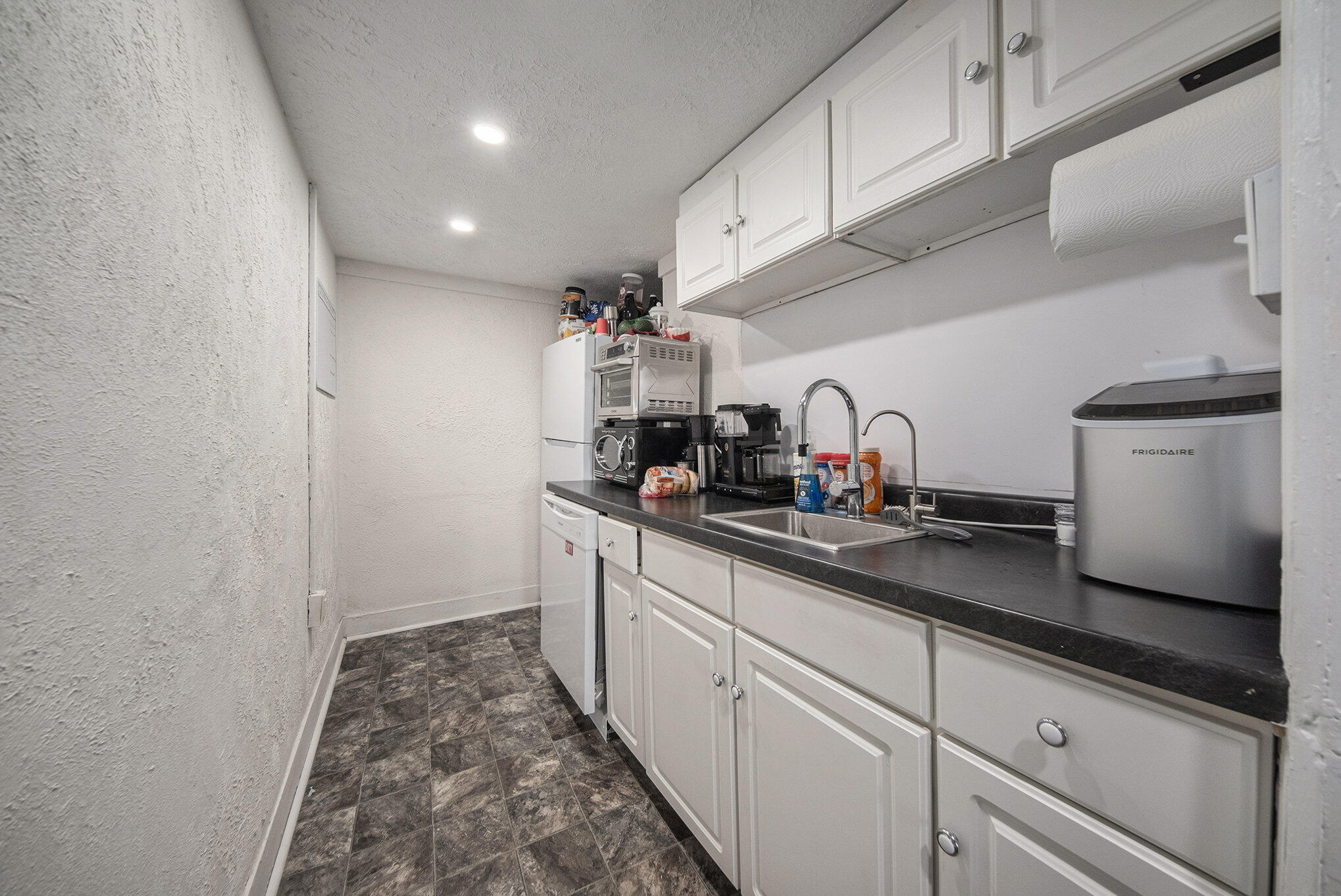 302 N Blackstone Street Property Photo 11