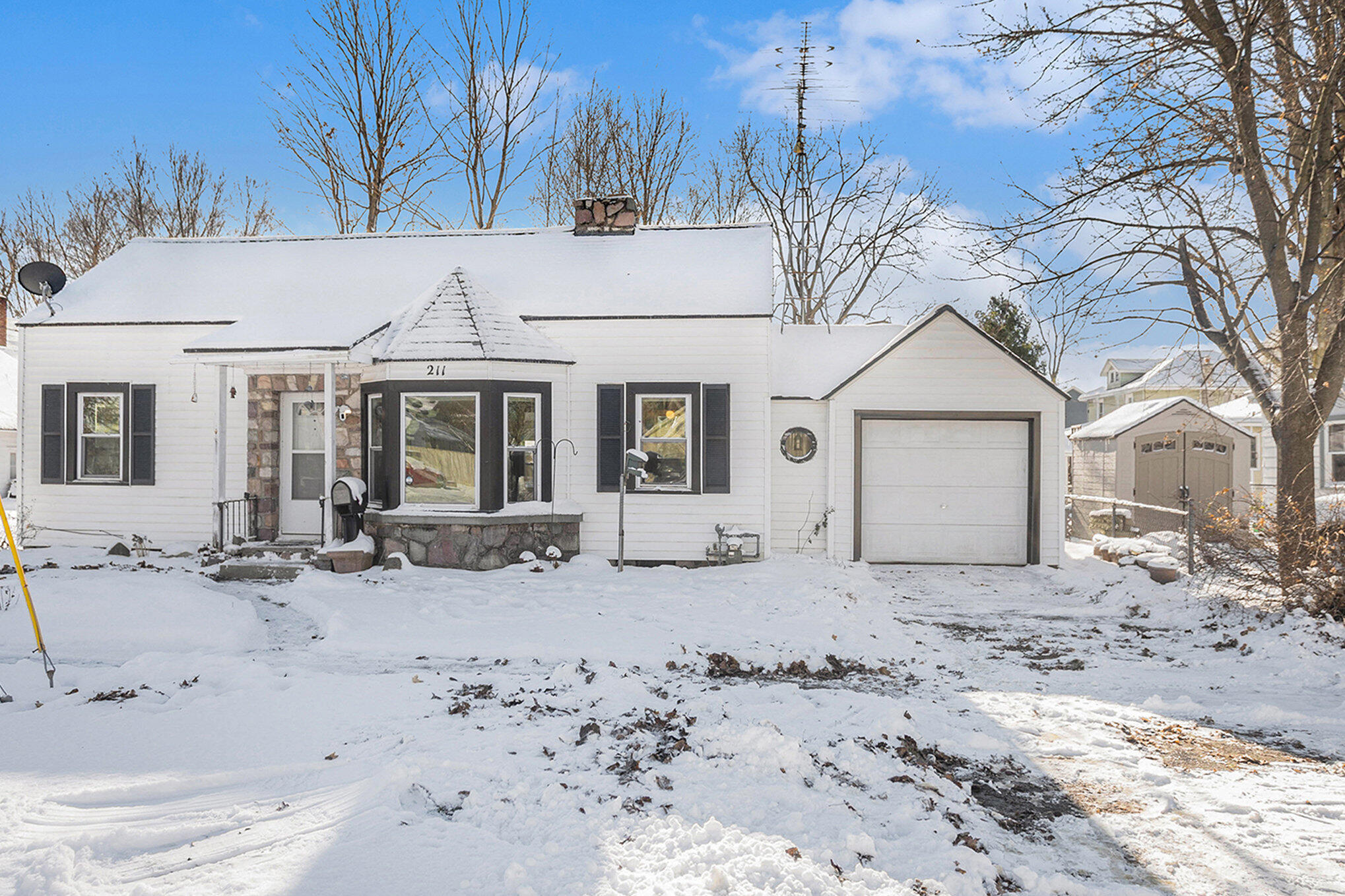 211 E Wheeler Street Property Photo 1