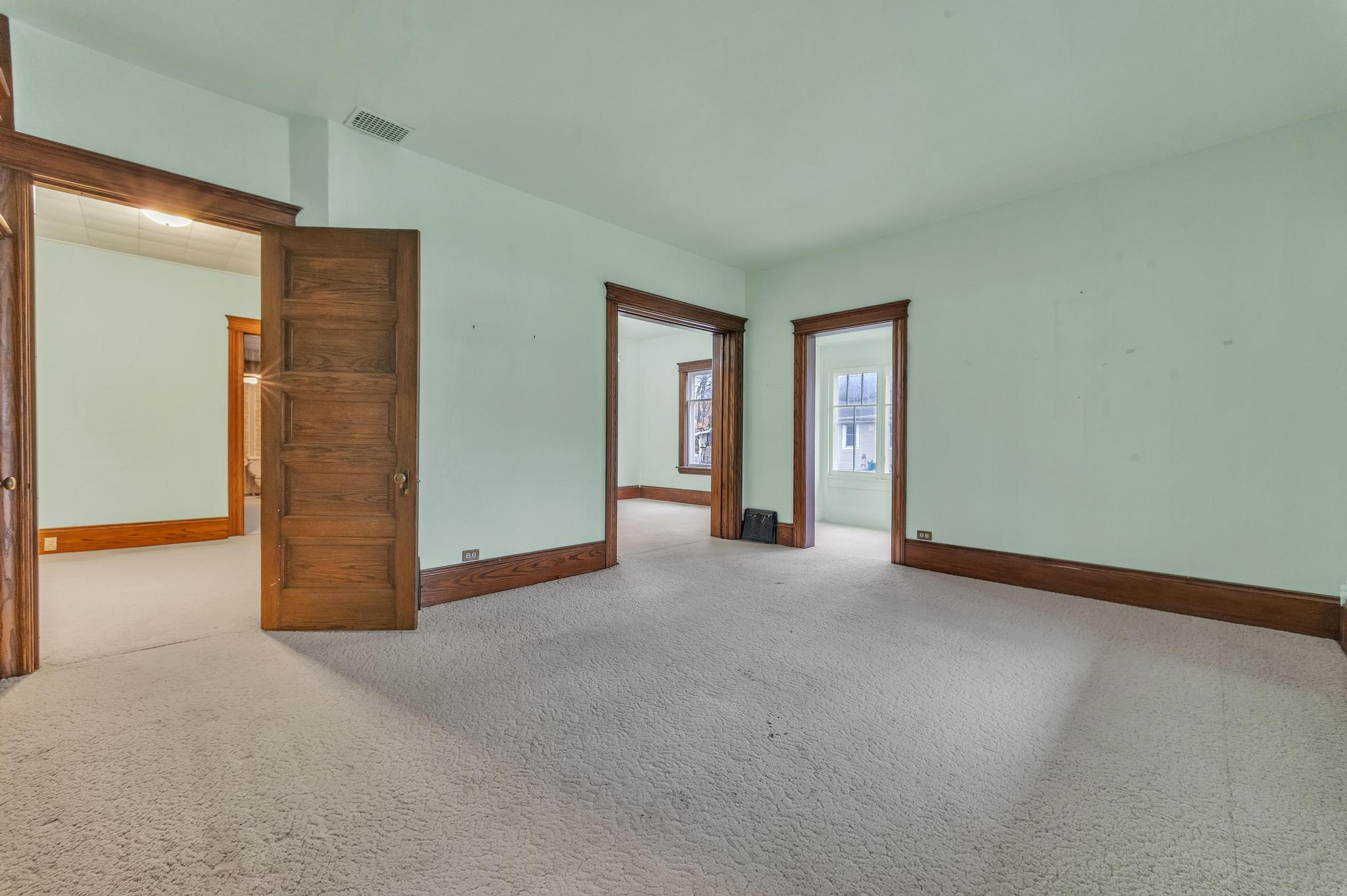 310 S Wood Street Property Photo 14