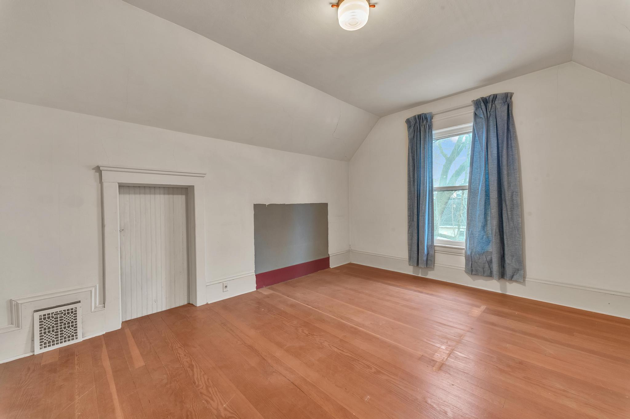 310 S Wood Street Property Photo 38