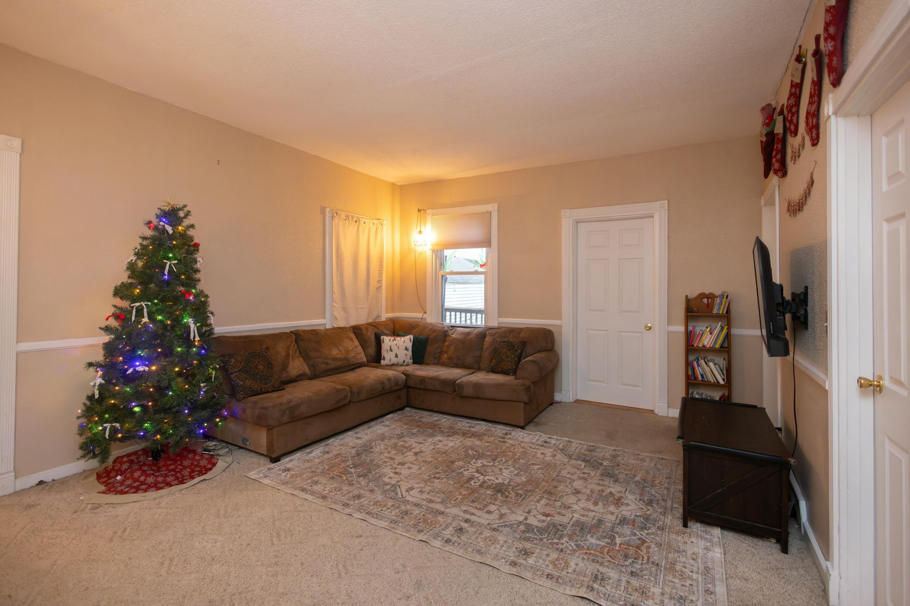 320 S Hamilton Street Property Photo 3