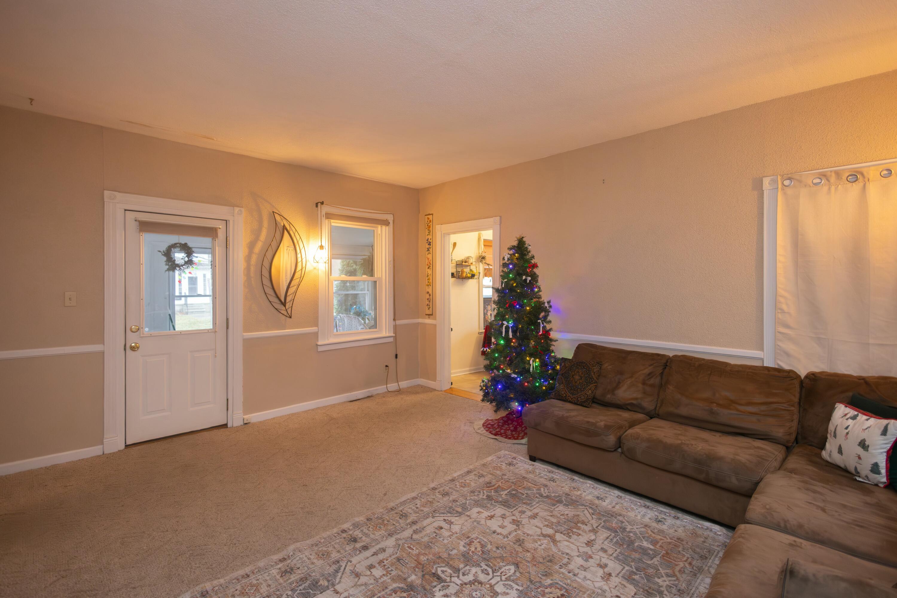320 S Hamilton Street Property Photo 4