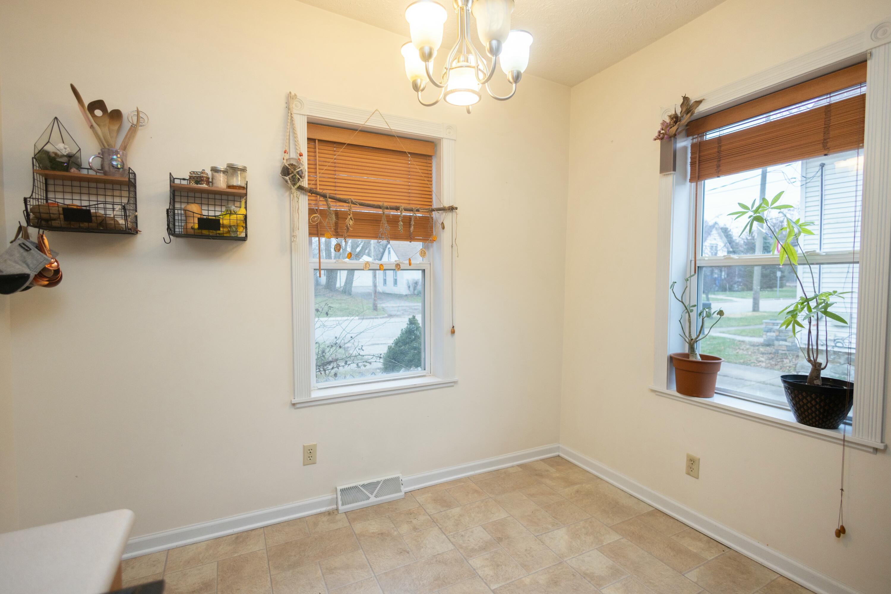 320 S Hamilton Street Property Photo 12