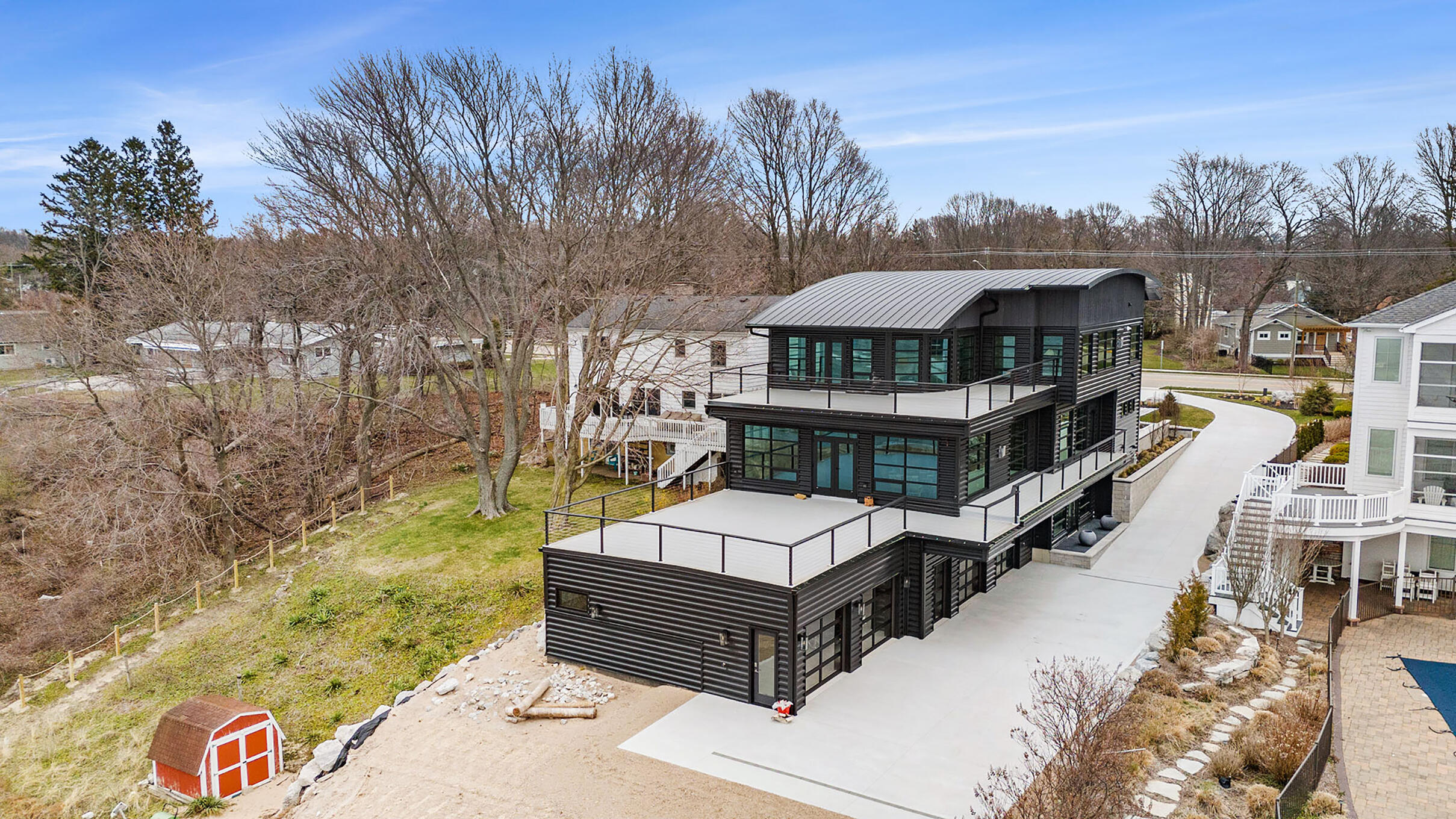 443 N Shore Drive Property Photo 9