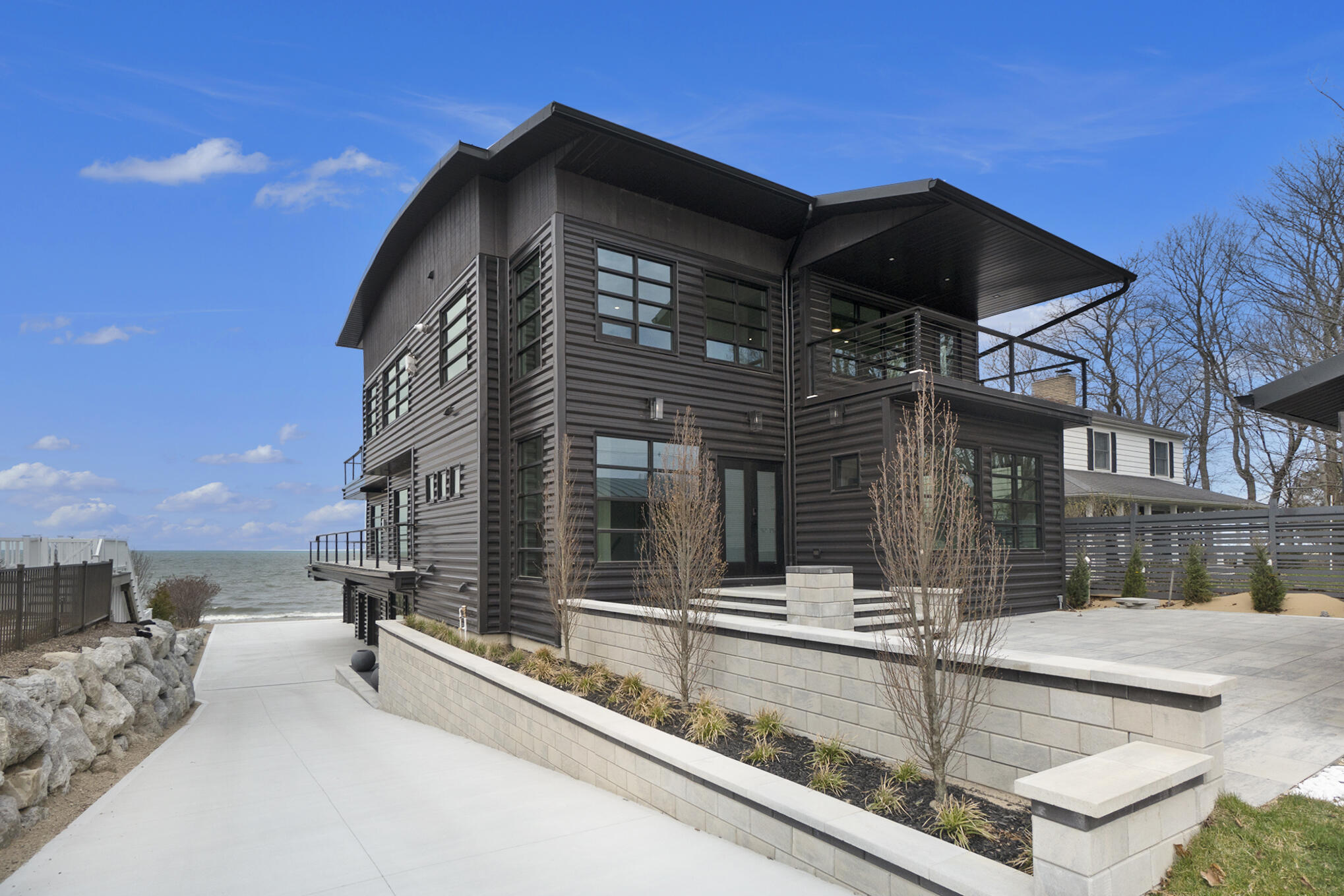 443 N Shore Drive Property Photo 15