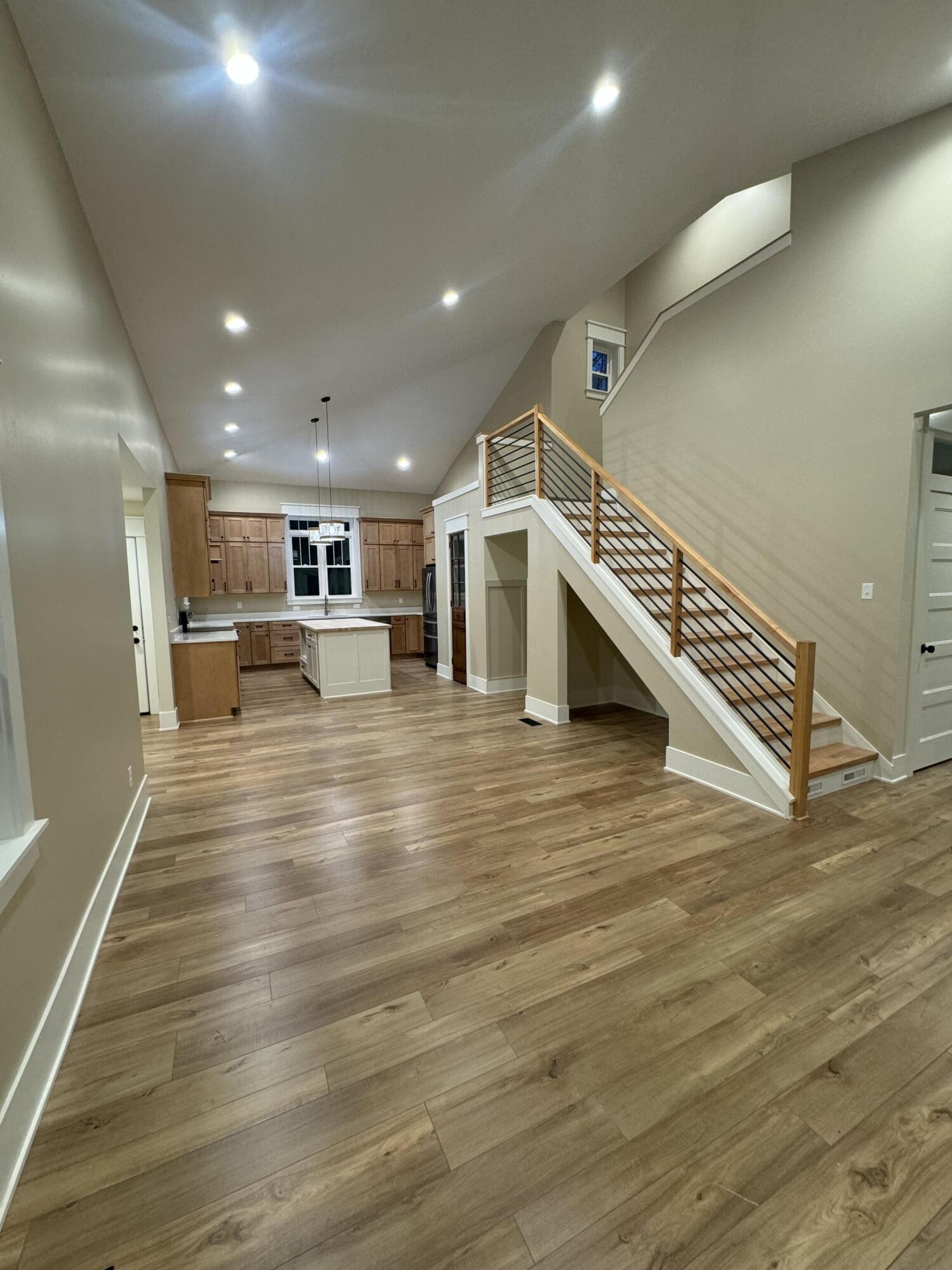 347 Looking Glass Avenue Property Photo 3