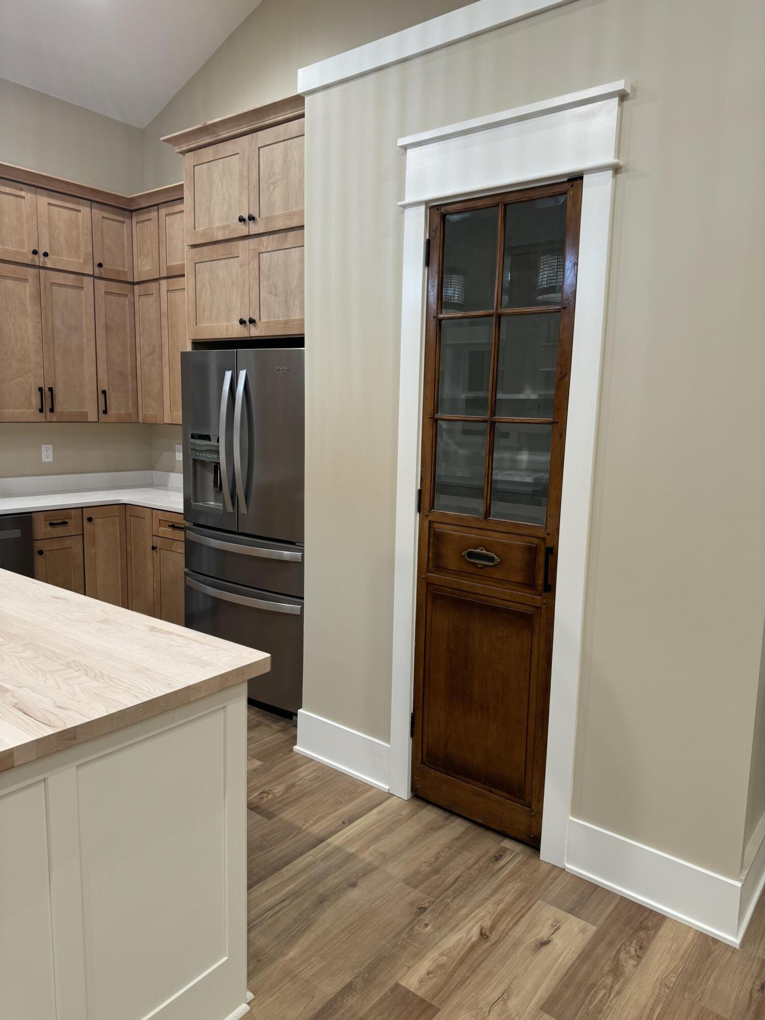 347 Looking Glass Avenue Property Photo 5