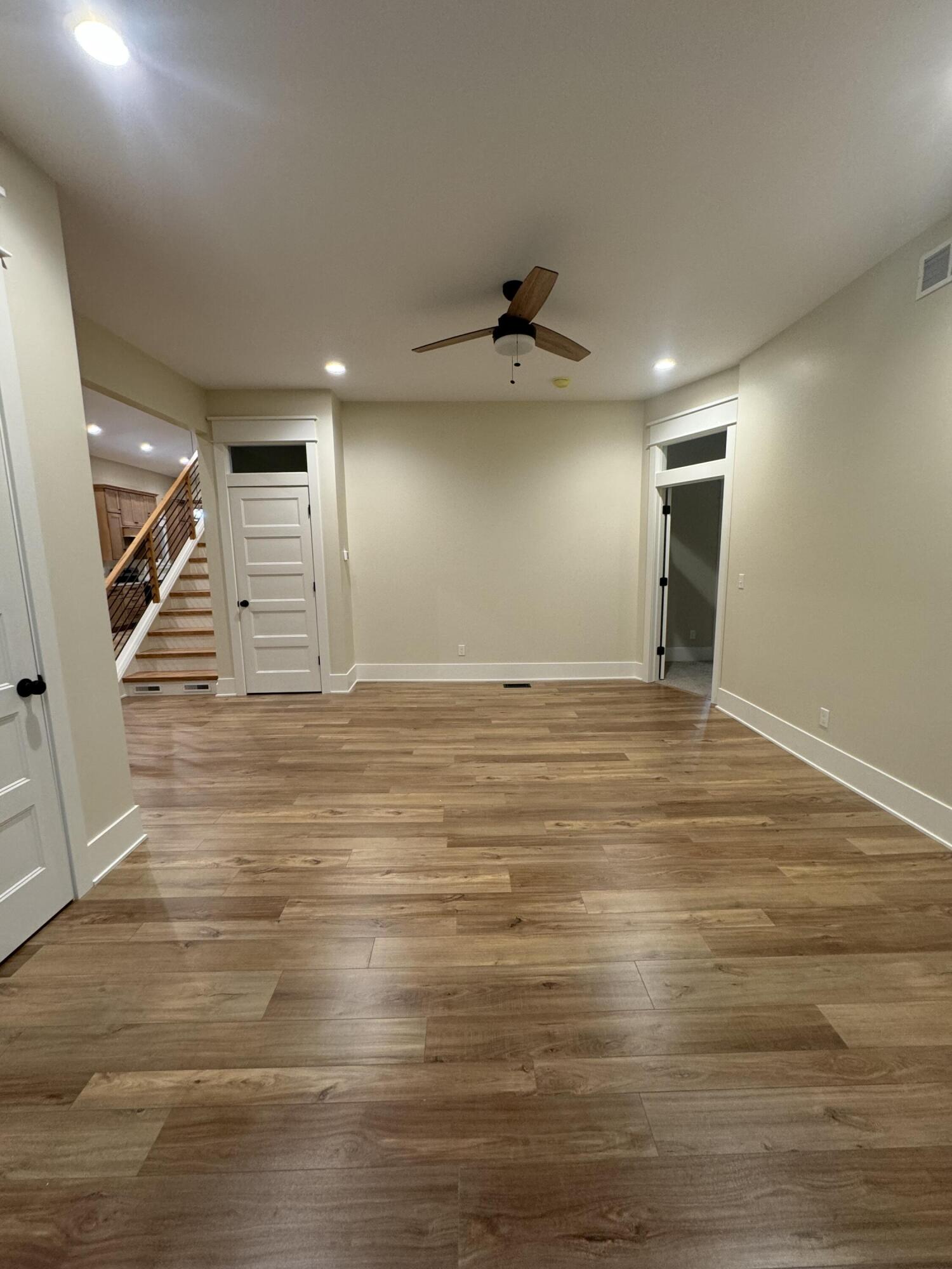 347 Looking Glass Avenue Property Photo 8