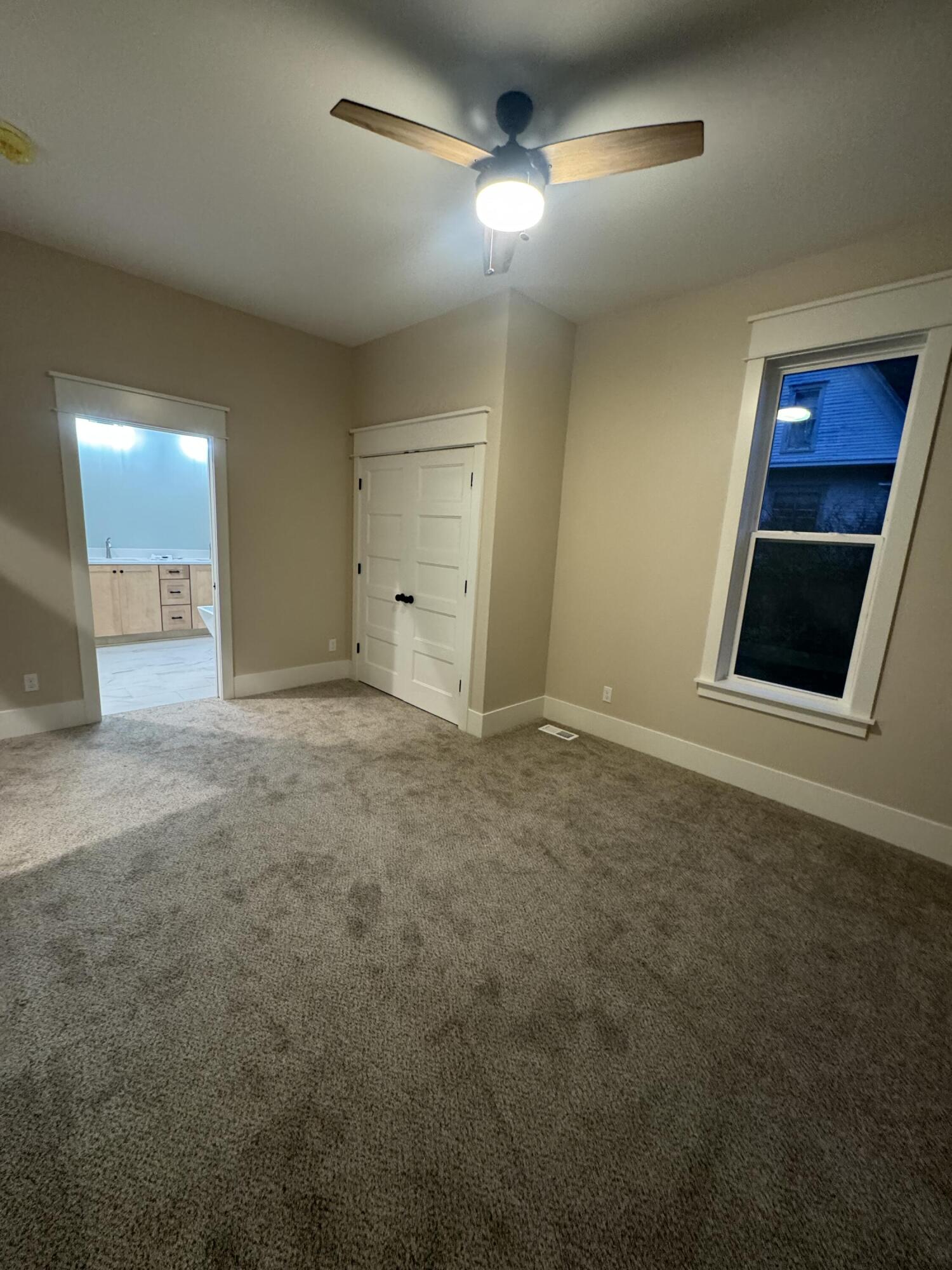 347 Looking Glass Avenue Property Photo 12