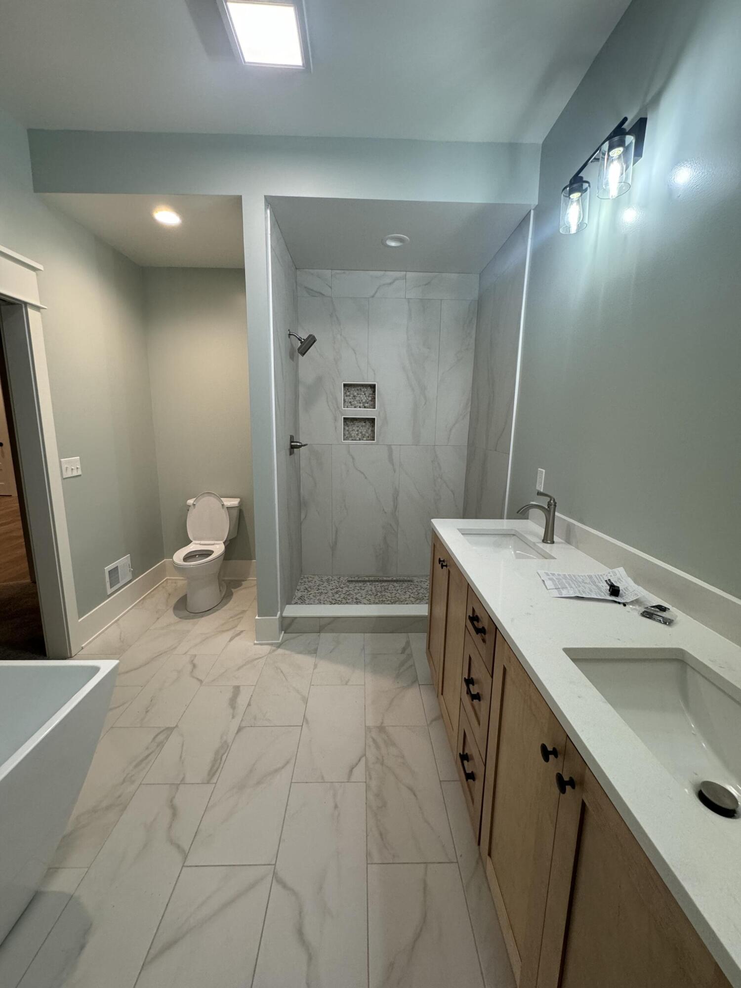 347 Looking Glass Avenue Property Photo 13