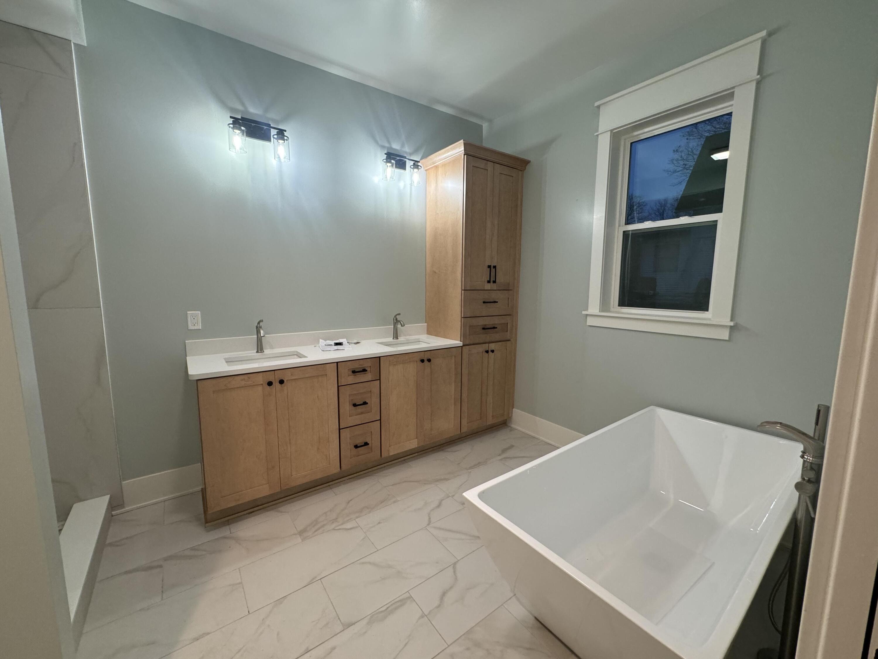347 Looking Glass Avenue Property Photo 14