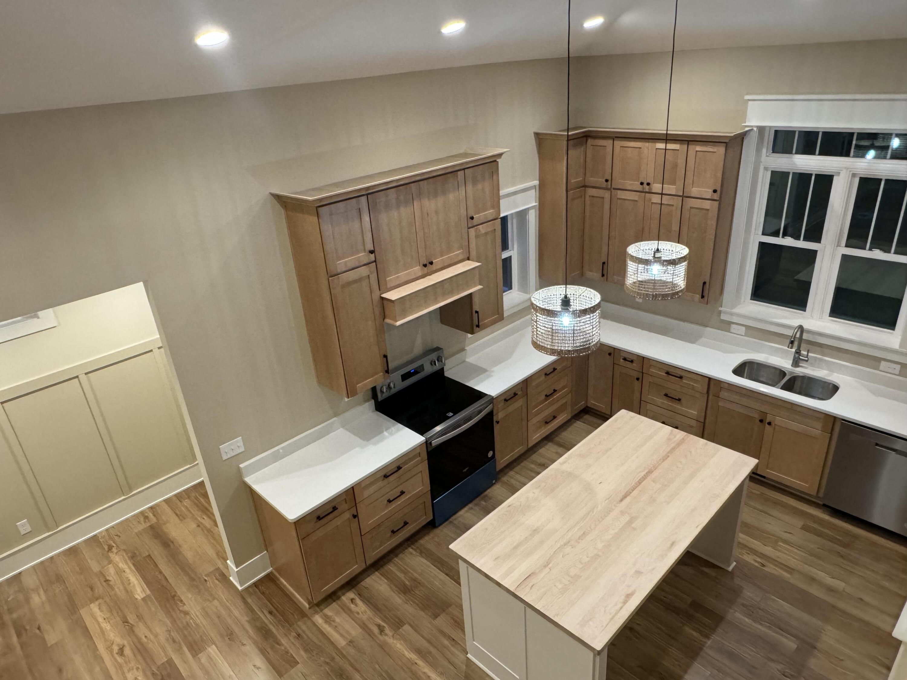 347 Looking Glass Avenue Property Photo 21