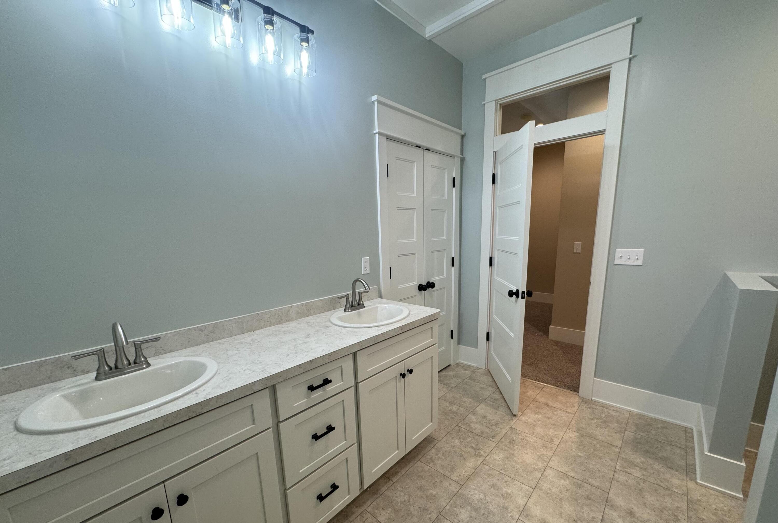 347 Looking Glass Avenue Property Photo 25