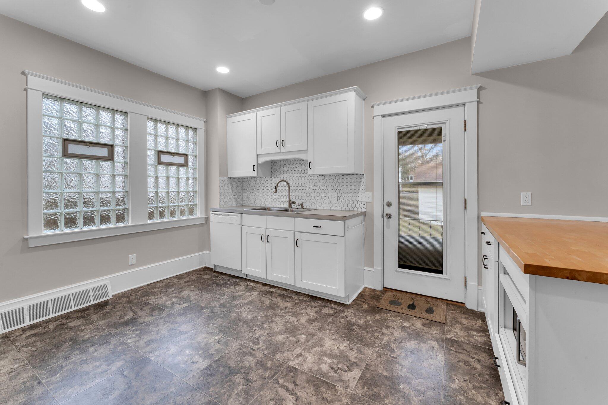 1300 Penn Avenue Ne Property Photo 9