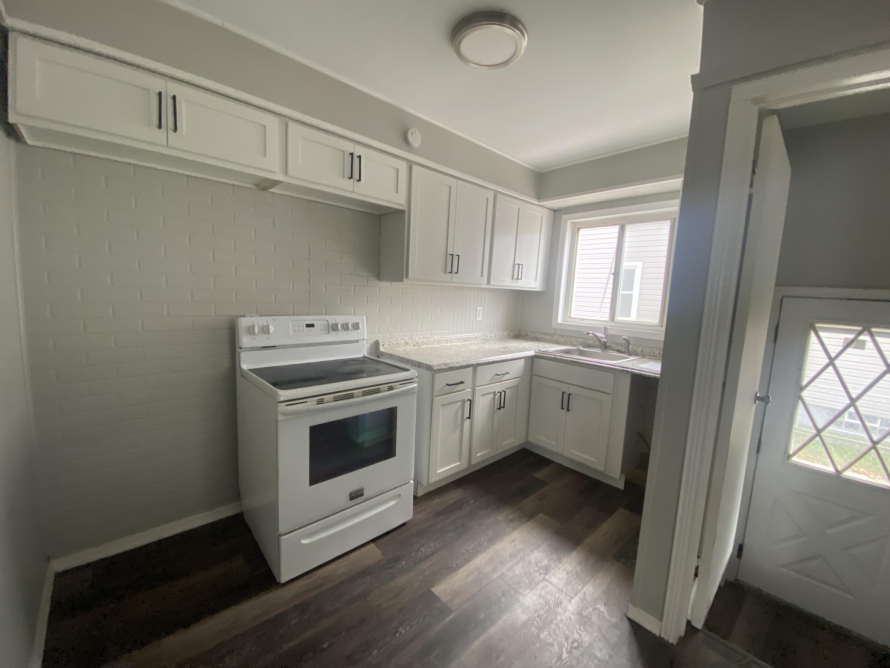17125 Valade Street Property Photo 8
