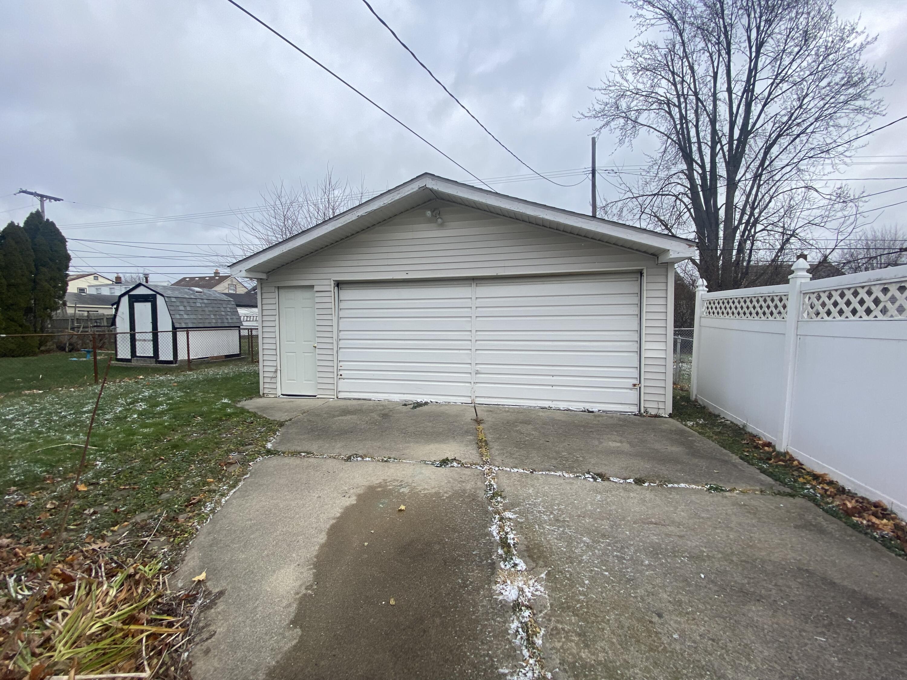 17125 Valade Street Property Photo 18