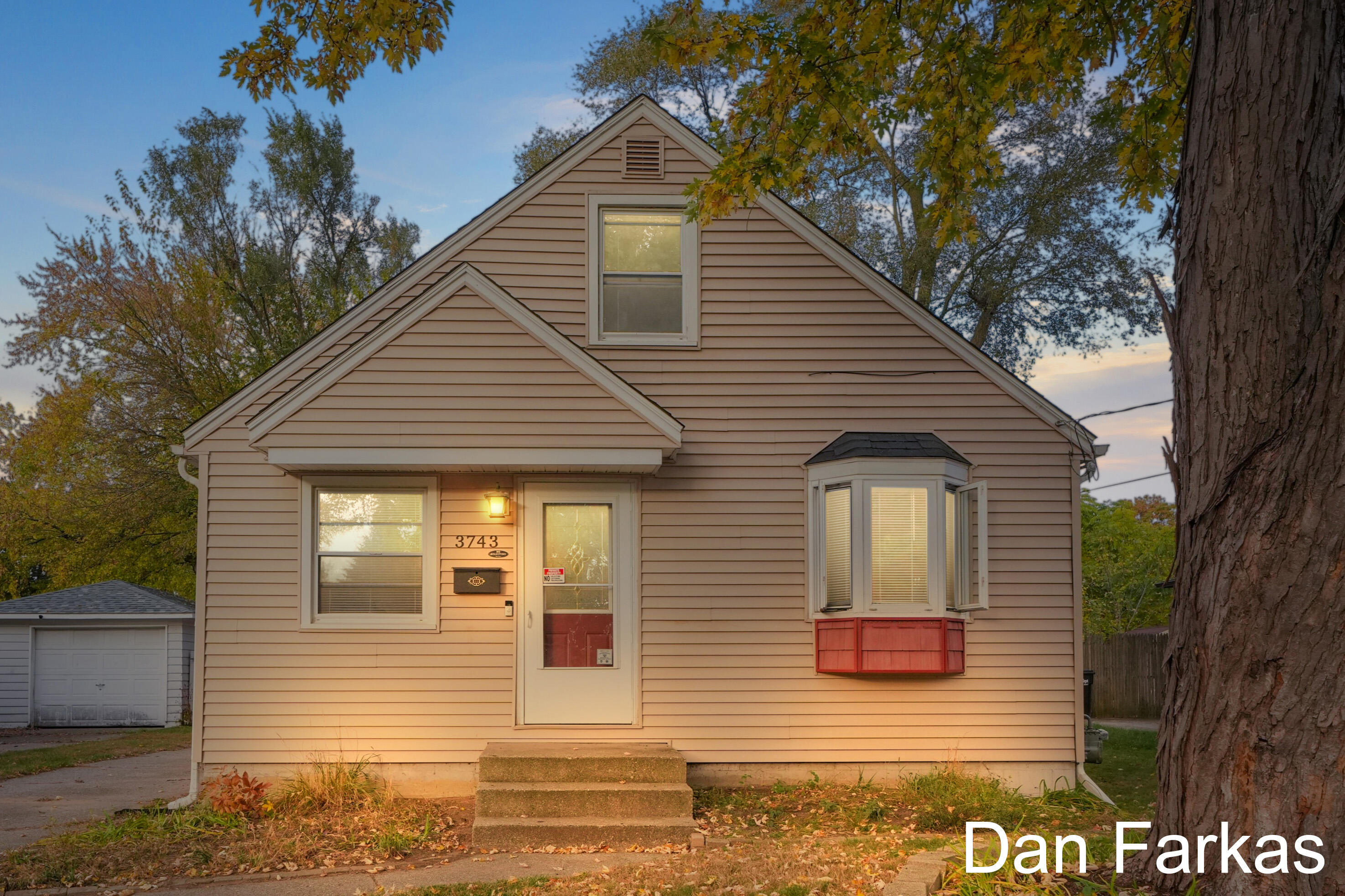 3743 Colby Avenue Sw Property Photo 2