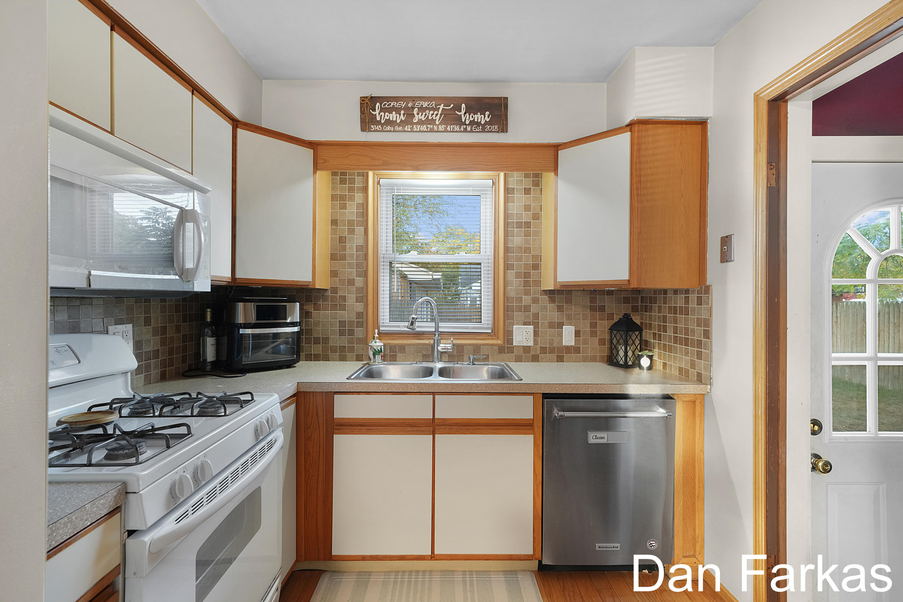 3743 Colby Avenue Sw Property Photo 4