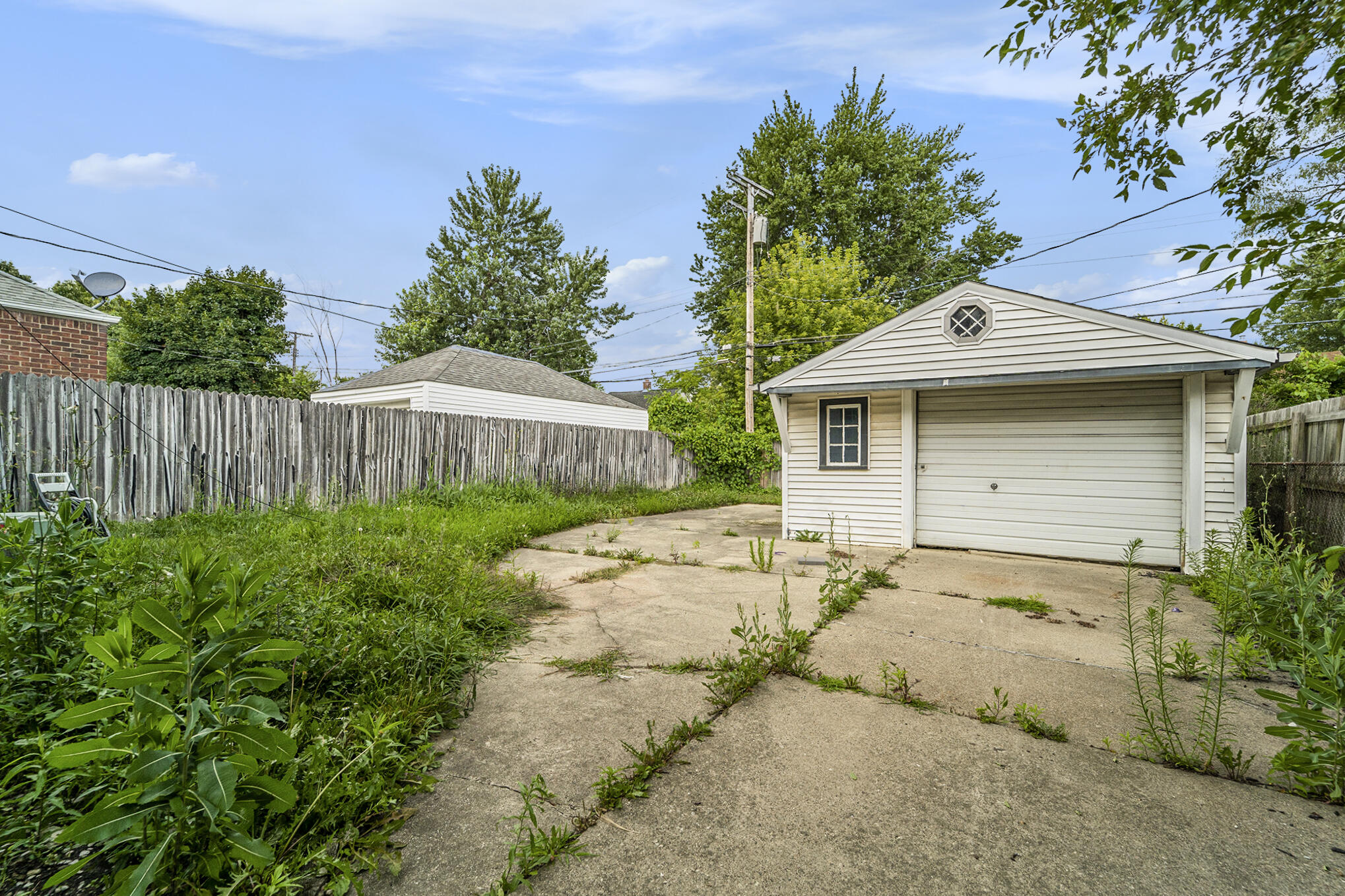 20493 Kingsville Street Property Photo 4