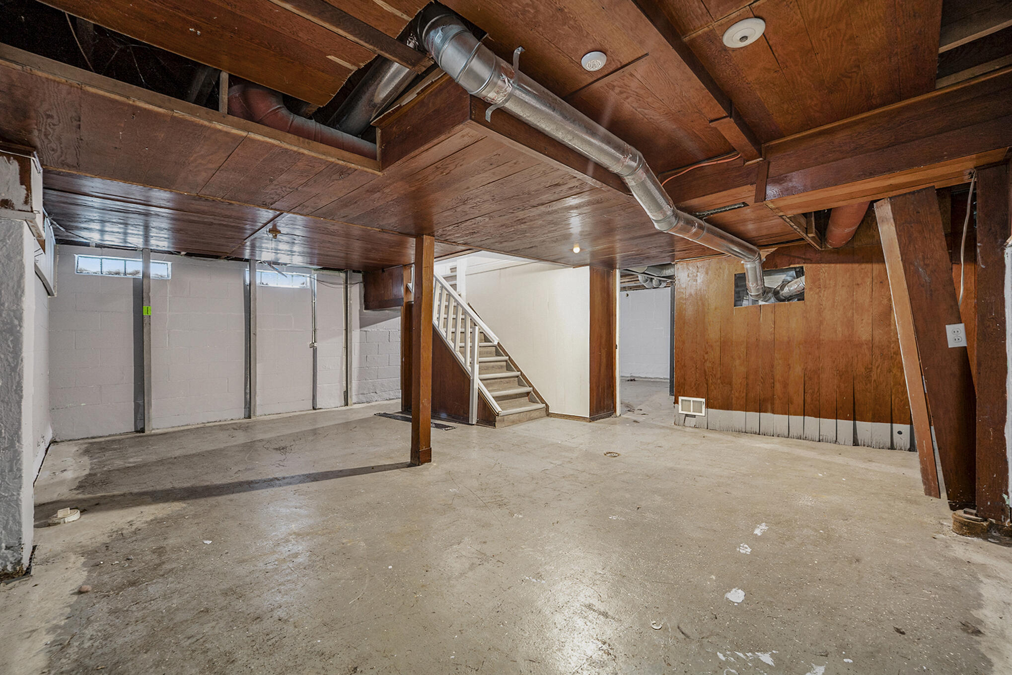20493 Kingsville Street Property Photo 15