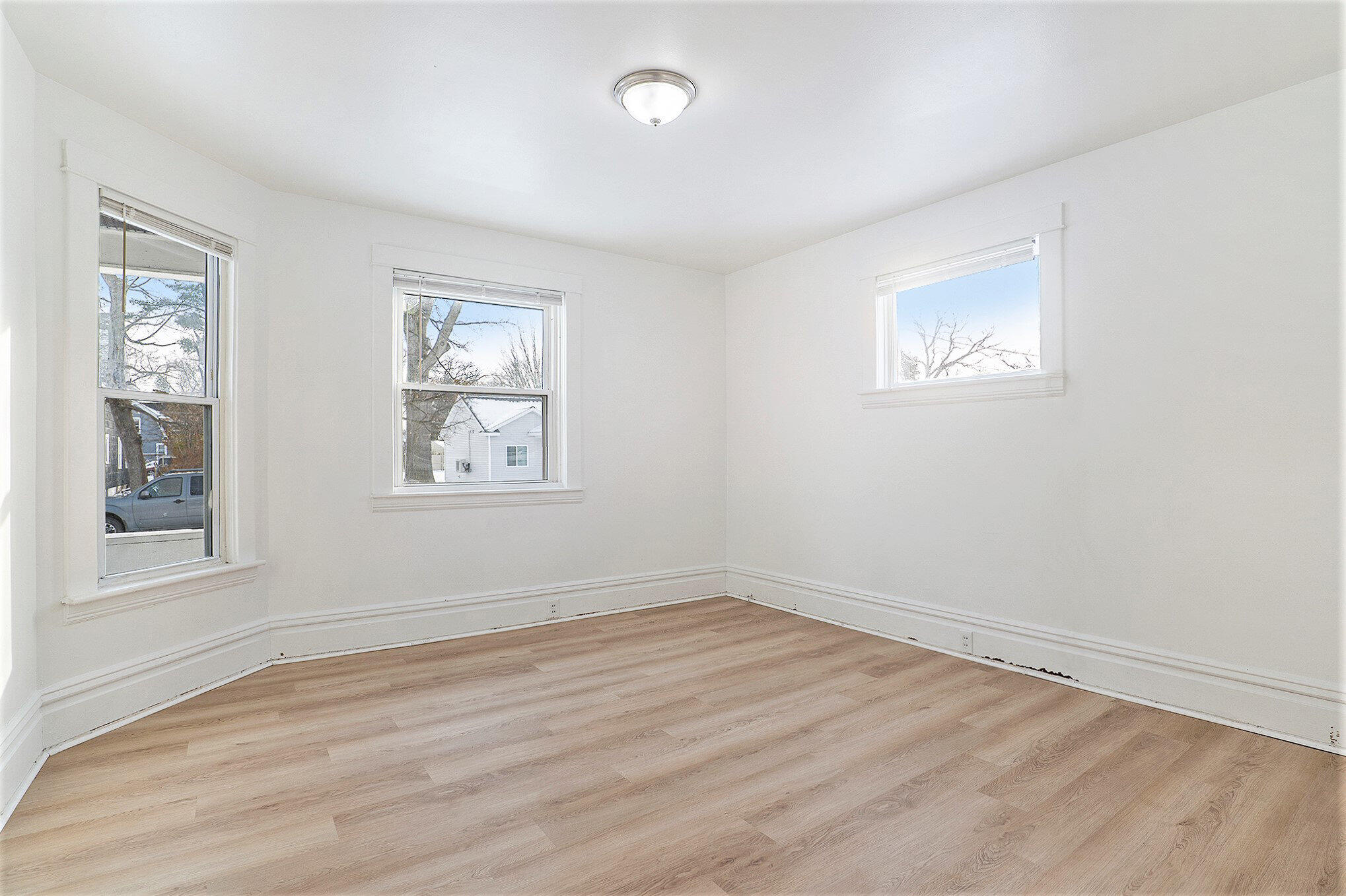 1503 Jiroch Street Property Photo 4