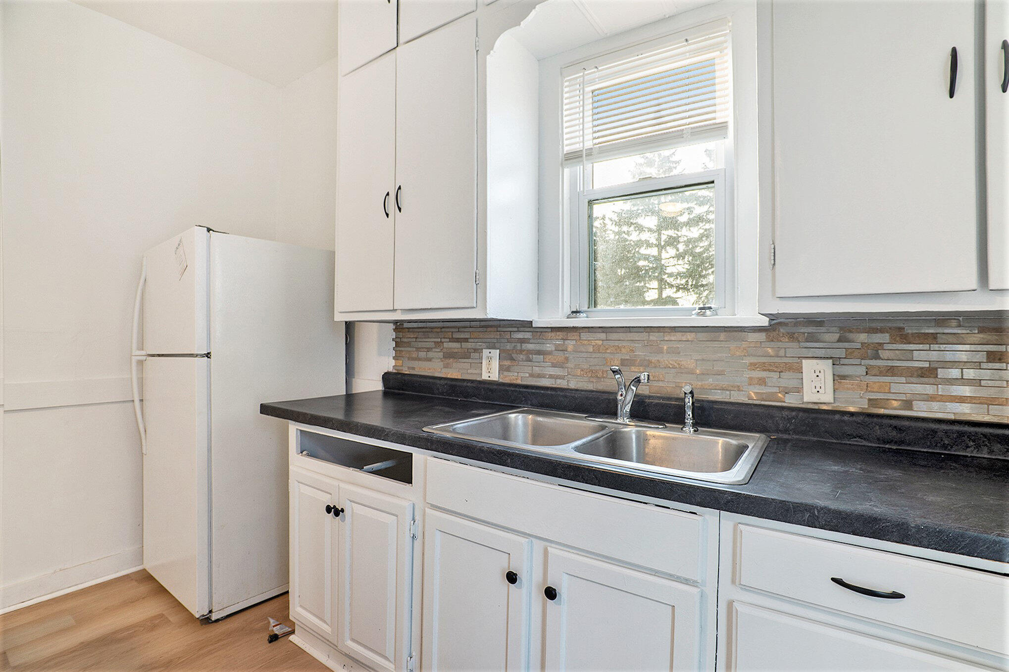 1503 Jiroch Street Property Photo 7