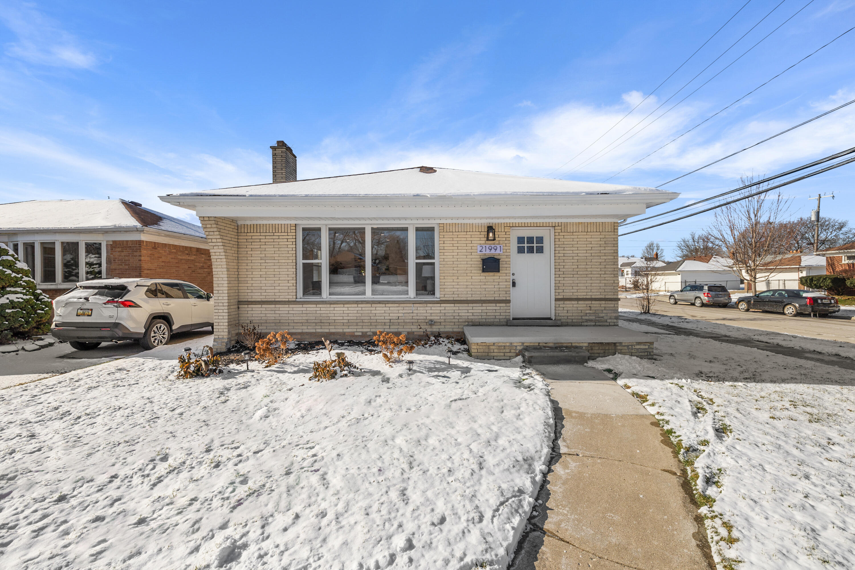 21991 Ridgedale Street Property Photo 2