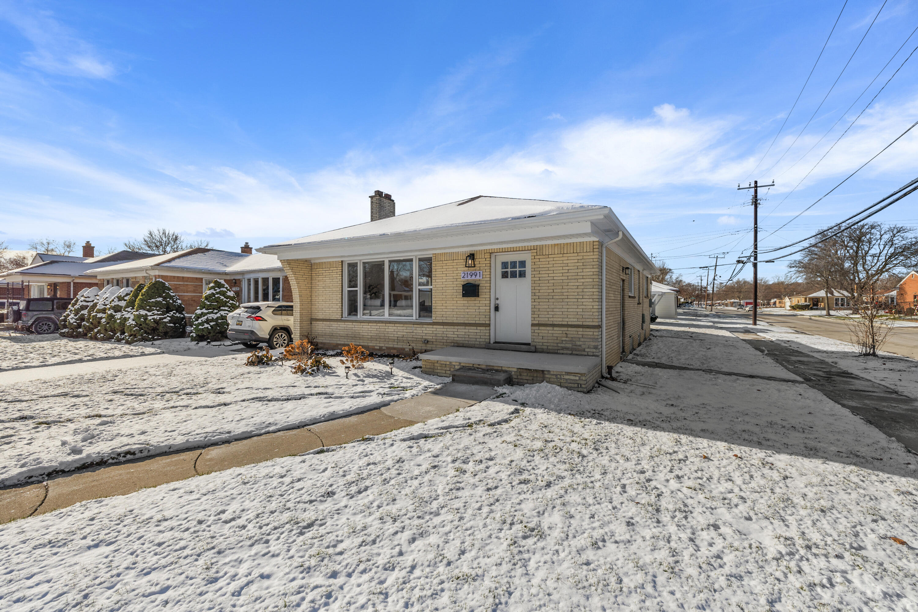 21991 Ridgedale Street Property Photo 3