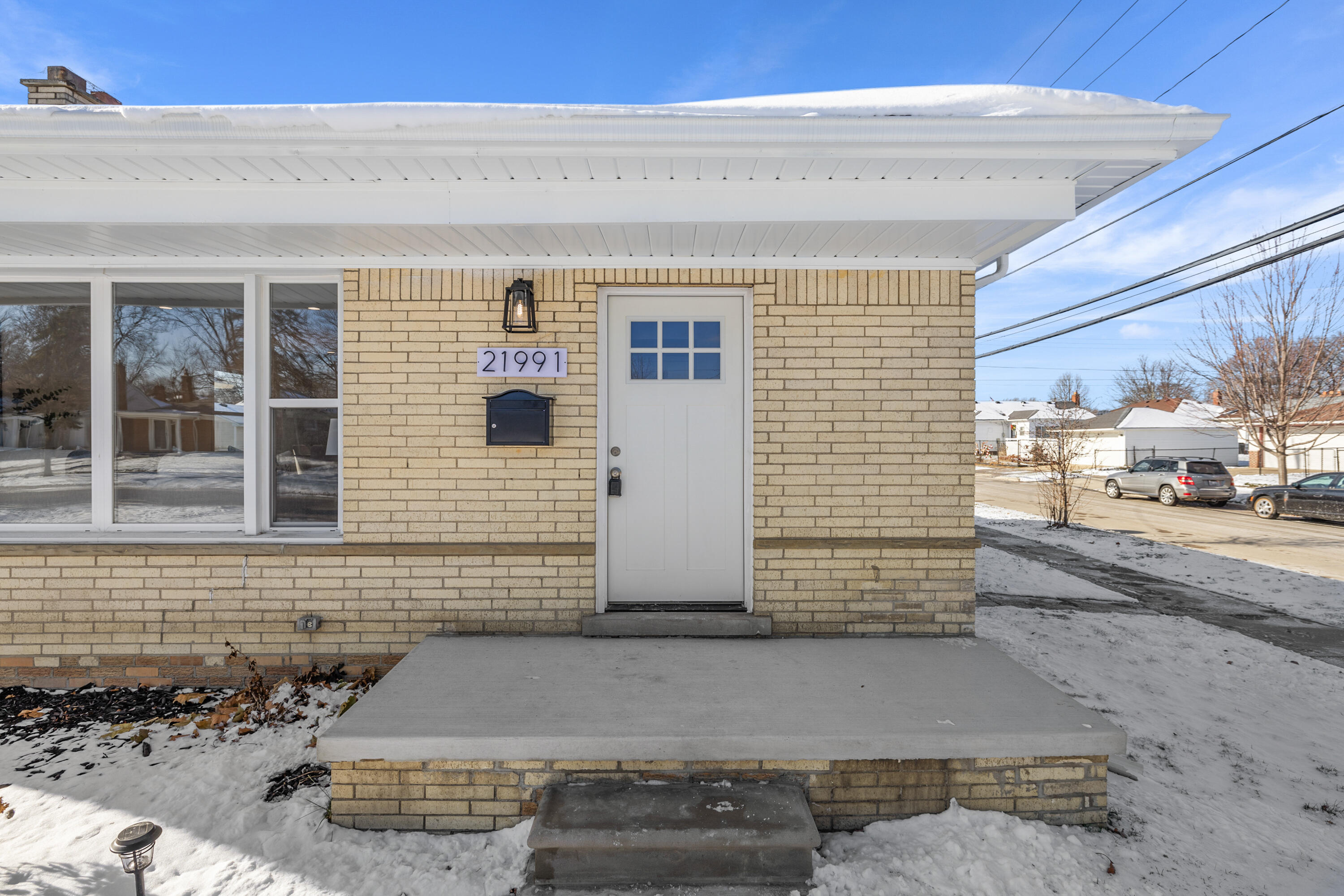 21991 Ridgedale Street Property Photo 4
