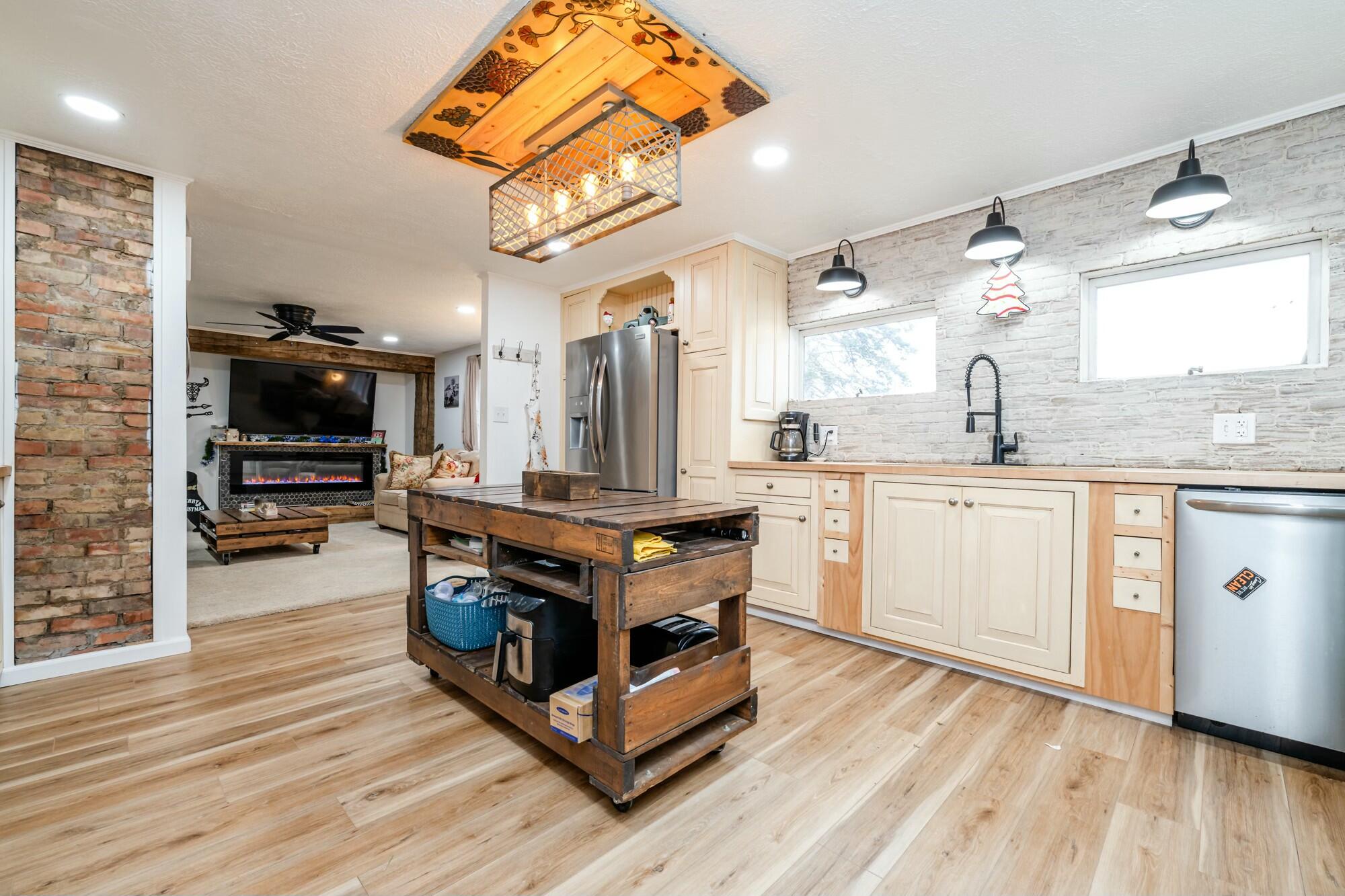 11716 Pucker Street Property Photo 8
