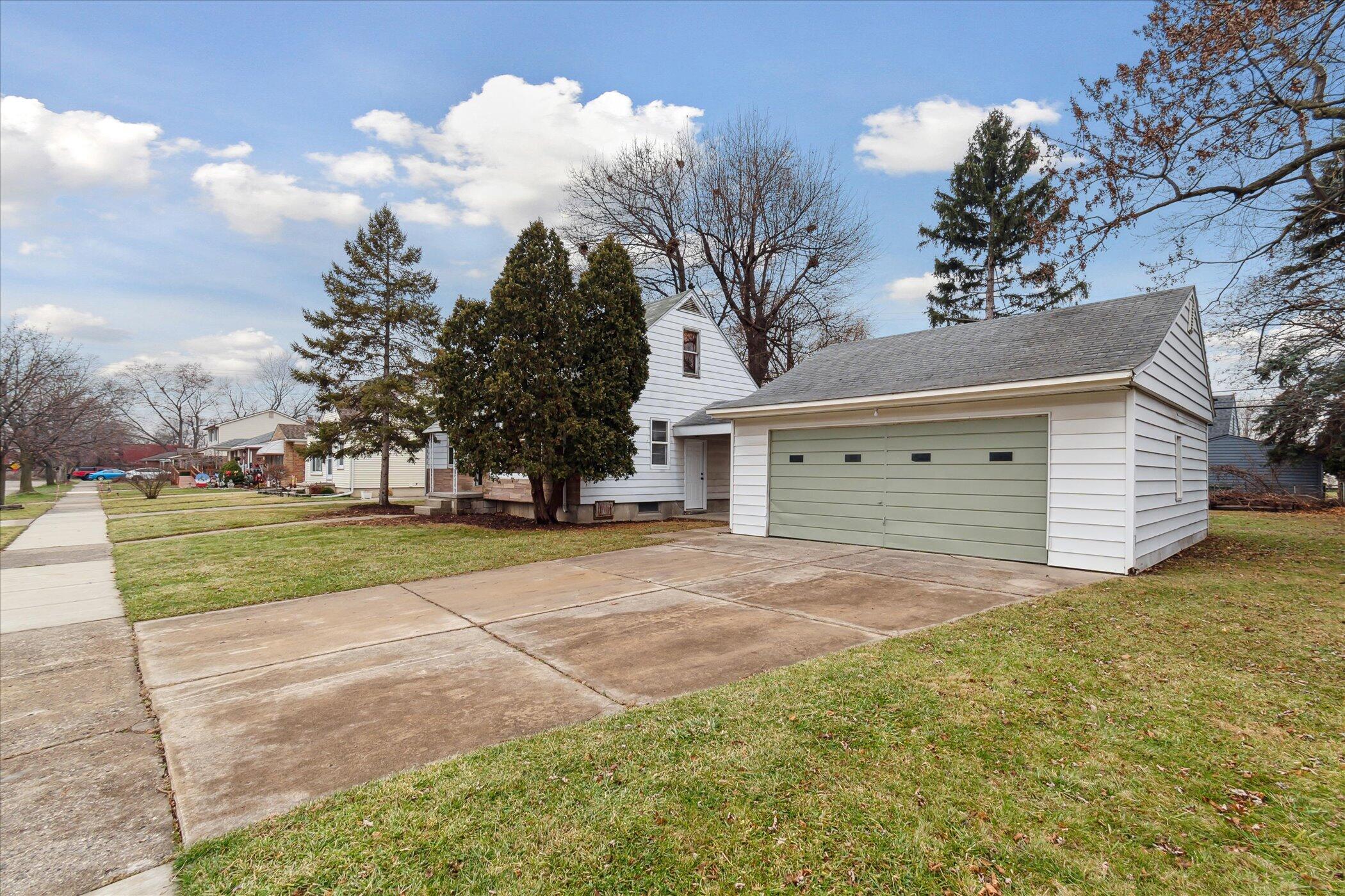 16162 Angelique Avenue Property Photo 4