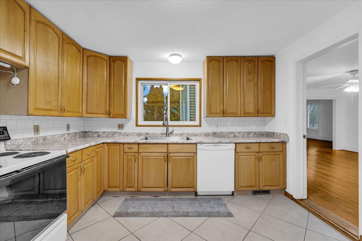 7901 7 Mile Road Property Photo 16