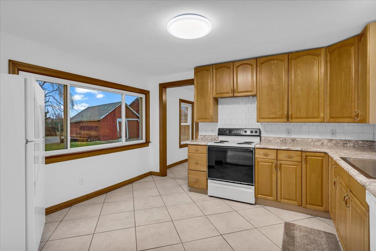 7901 7 Mile Road Property Photo 17