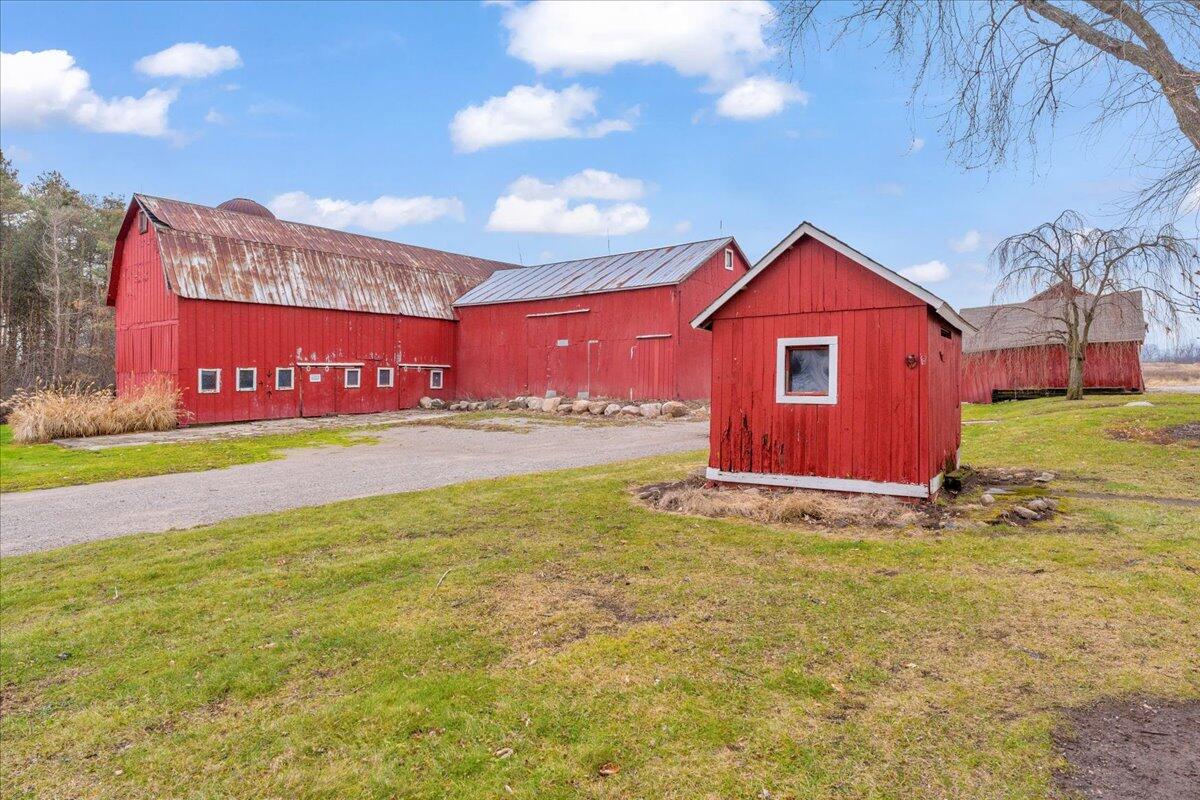 7901 7 Mile Road Property Photo 38