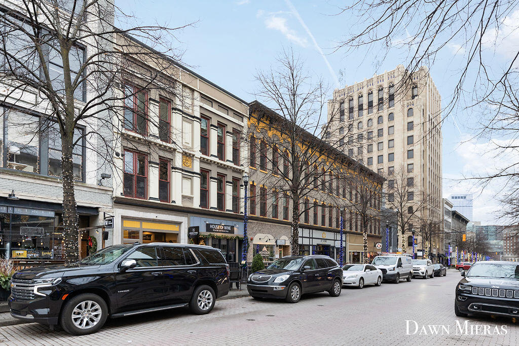51 Monroe Center Street Nw, 206 Property Photo 3