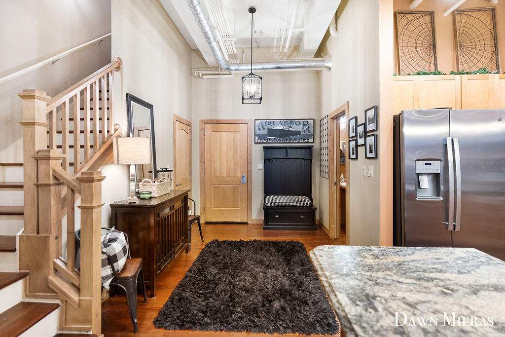 51 Monroe Center Street Nw, 206 Property Photo 7