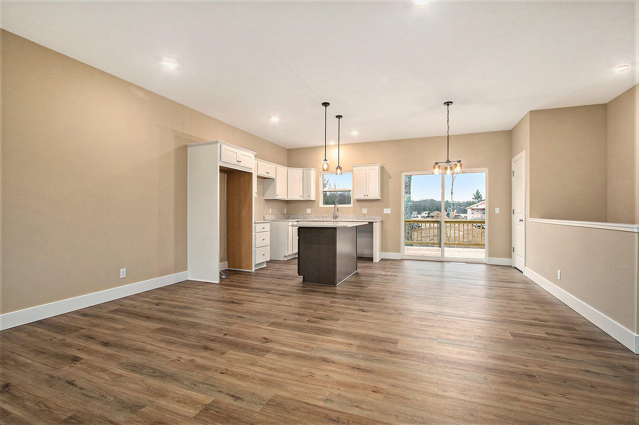 2537 Hawk Drive Property Photo 4