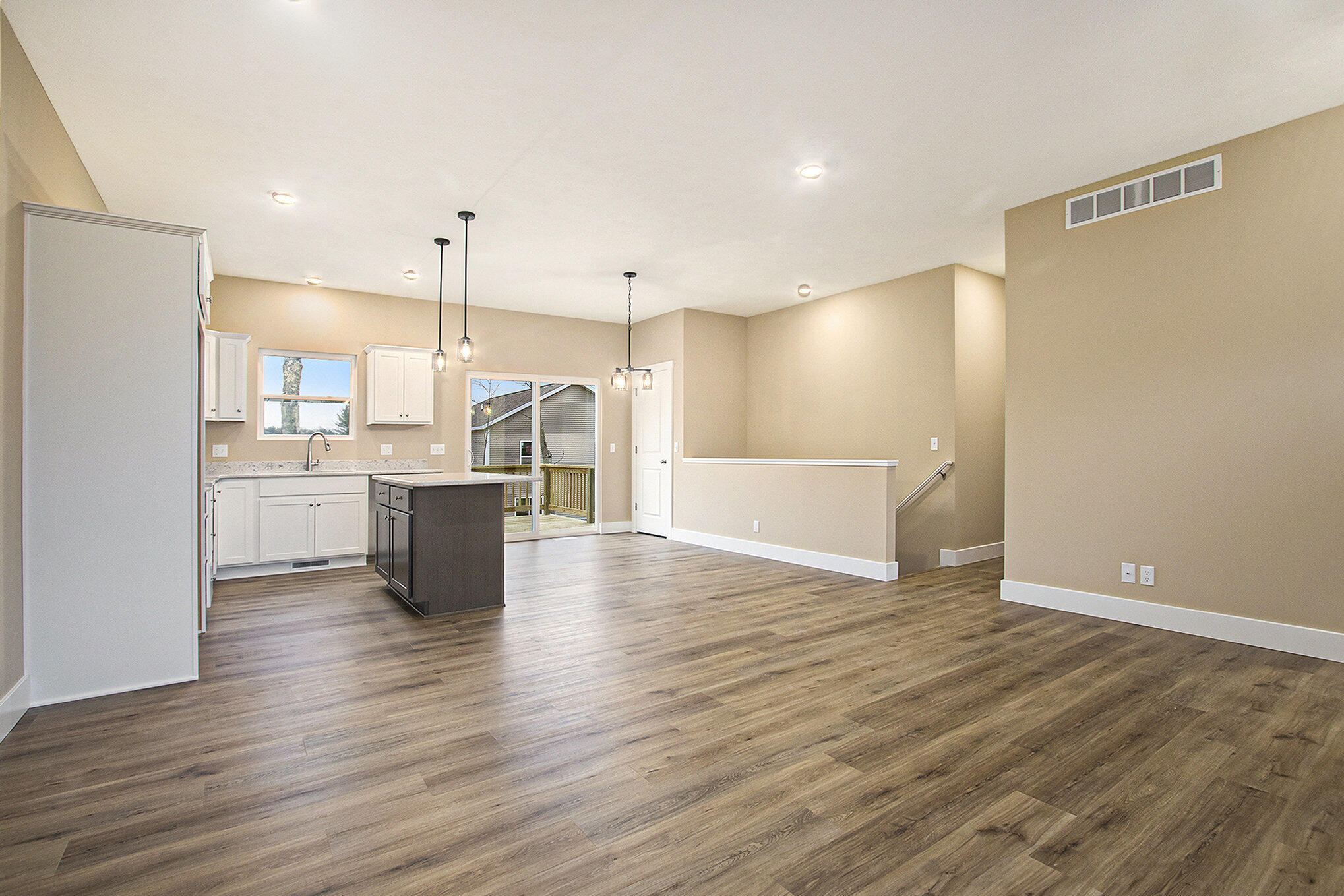 2537 Hawk Drive Property Photo 5