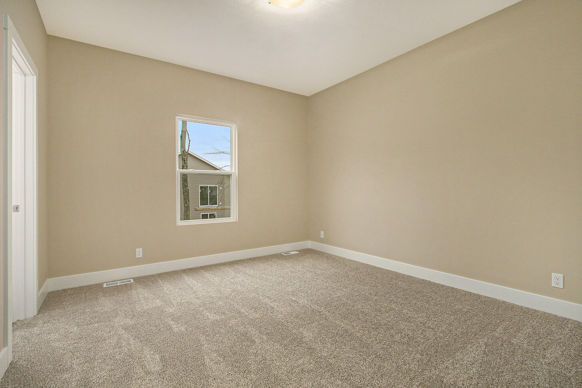 2537 Hawk Drive Property Photo 10